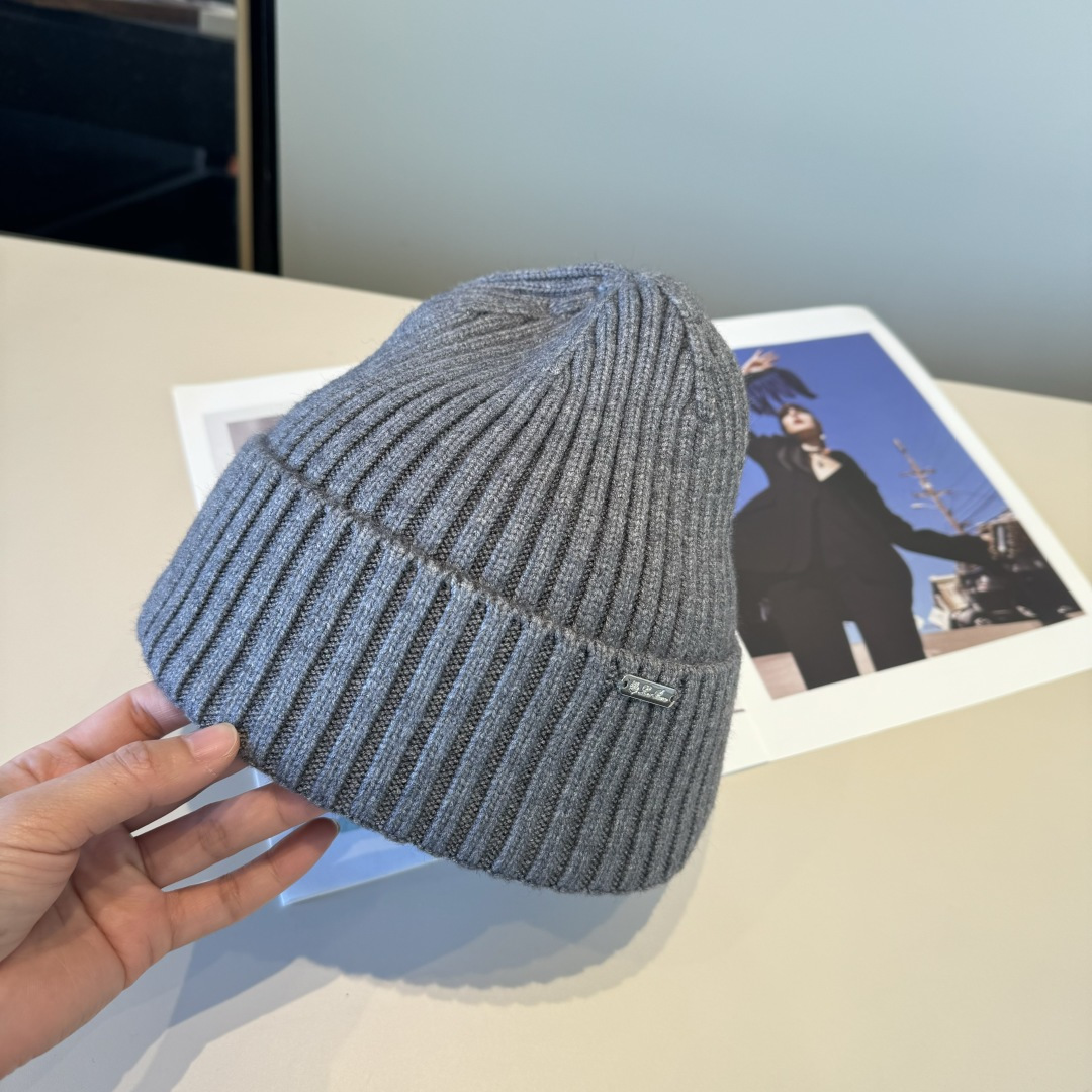 LP最新毛线帽 时尚前卫的休闲设计风格，戴上头就是这样好看看哦，做工精细，男女同款！