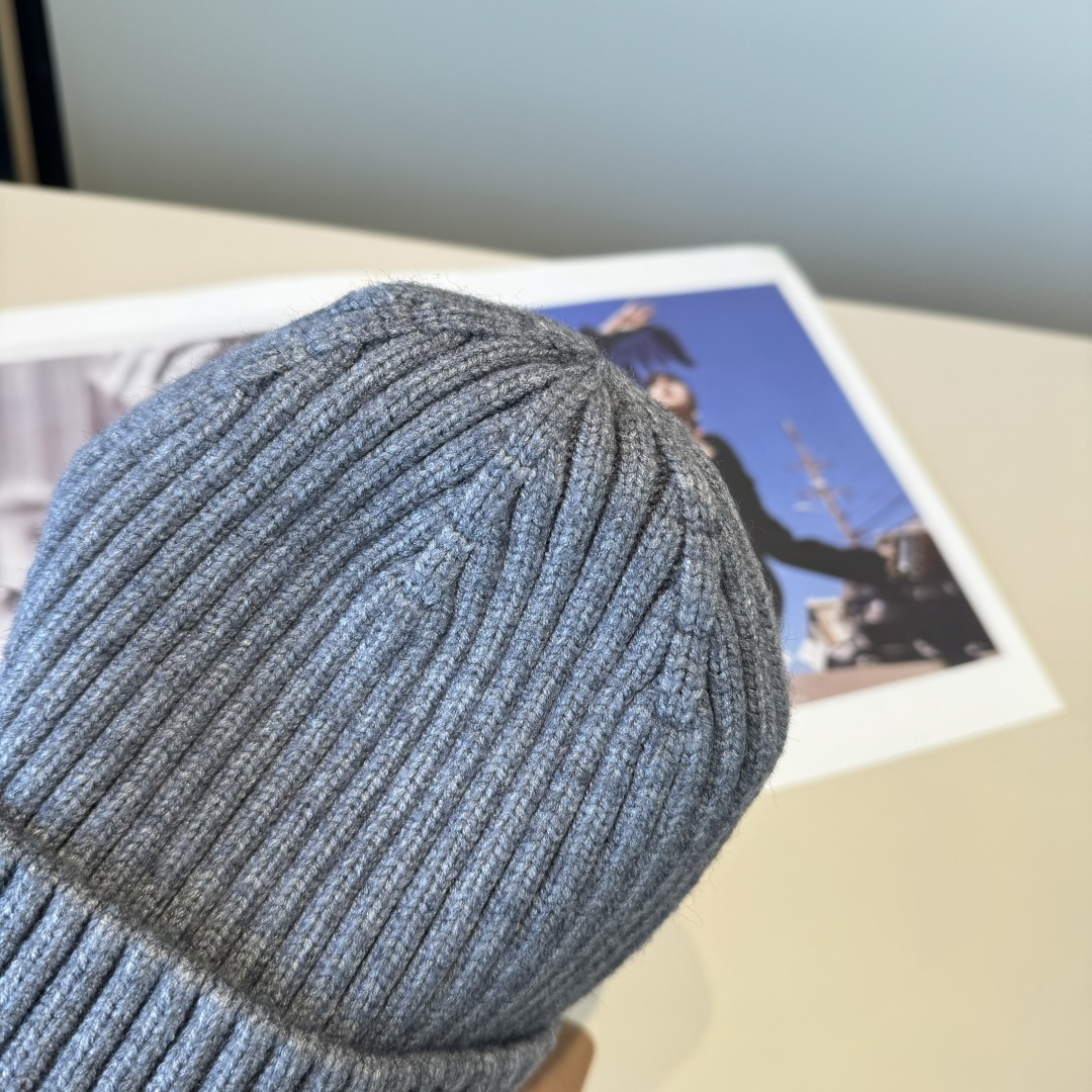LP最新毛线帽 时尚前卫的休闲设计风格，戴上头就是这样好看看哦，做工精细，男女同款！