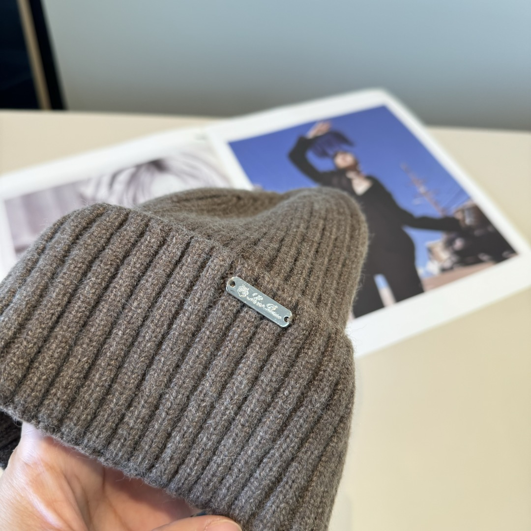LP最新毛线帽 时尚前卫的休闲设计风格，戴上头就是这样好看看哦，做工精细，男女同款！