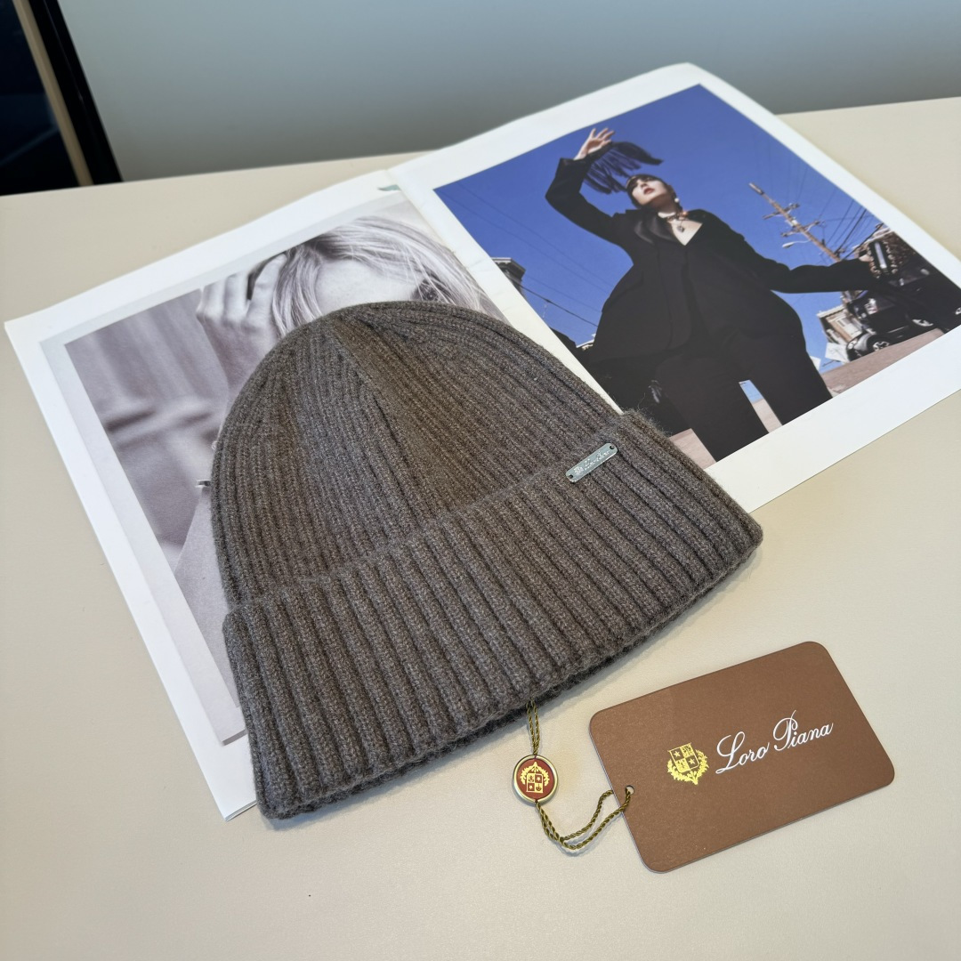 LP最新毛线帽 时尚前卫的休闲设计风格，戴上头就是这样好看看哦，做工精细，男女同款！