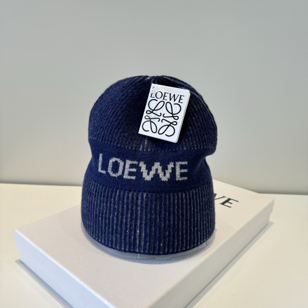 NO:670484,LOEWE Woolen Hat New original original design, super good texture, standard external line positioning, fine workmanship, simple and elegant, low price and popular!  Hats, bucket hats, baseball caps, knitted hats, hats, loewe, loewe, espadrilles, hats19860909罗意威 LOEWE毛线帽 新款原版原标设计,质感超好,外部线条定位标准,做工精细,简约大气低价走量！帽子渔夫帽棒球帽针织帽,帽子,loewe,loewe,espadrilles,hats,hat