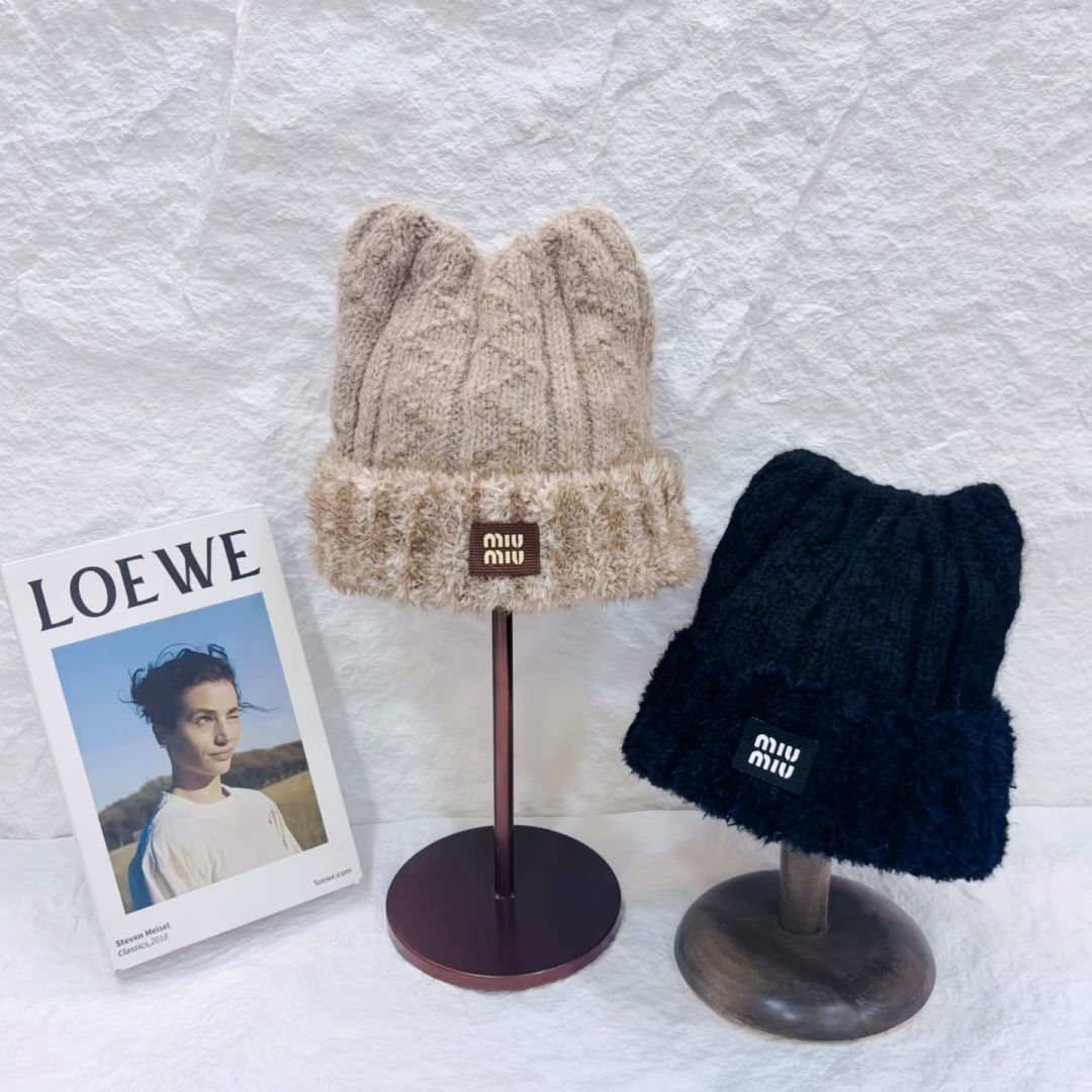 NO:670469,Miumiu original spring and summer new style woolen hat, customized, the original workmanship is meticulous and the quality is great!  Warm velvet hat, fisherman hat, baseball cap, knitted hat, hat, miumiu, espadrilles, hats19860909谬谬miumiu 原单春夏新款毛线帽,订制,原版做工细致质量超赞！加绒保暖款帽子渔夫帽棒球帽针织帽,帽子,miumiu,espadrilles,hats,hat