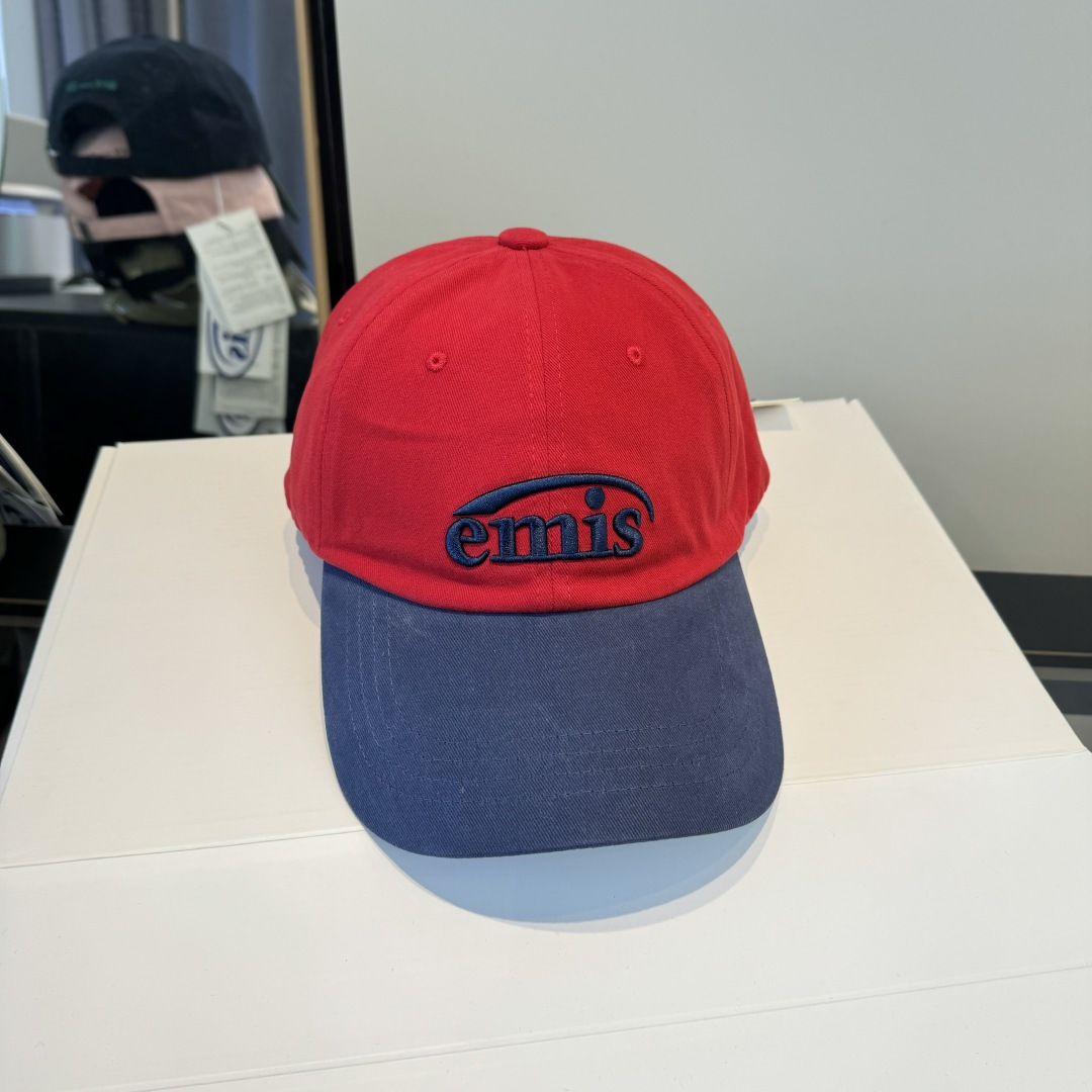 NO:703953,Korean trendy brand emis' new baseball cap, emis's hats are really magical. They all look good, and they don't care about the face shape at all. Everyone wants to buy it. They are very white. They are unisex, with a head circumference of 57cm. Hats, fisherman hats, baseball caps, knitted hats, hats, espadrilles, hats19860909韩国潮牌emis 新款棒球帽,emis的帽子真的有种魔力 就是每一个都好看,完全不挑脸型的 每个都想买 很显白 男女通用,头围57cm帽子渔夫帽棒球帽针织帽,帽子,espadrilles,hats,hat