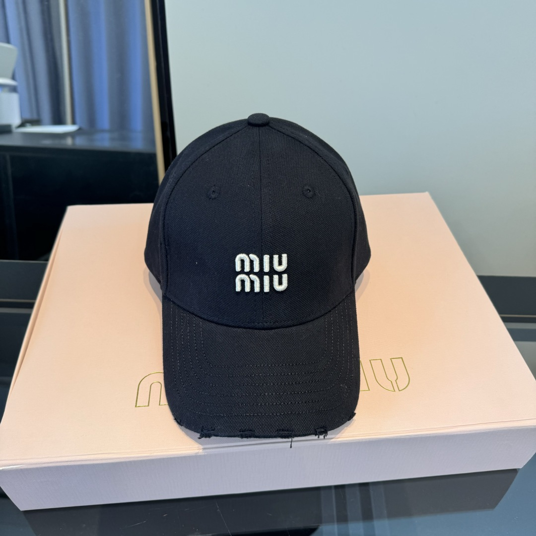 NO:703974,Miumiu's original spring and summer new baseball cap, authentic and custom-made from mold, the original workmanship is meticulous and the quality is superb!  Hats bucket hat, baseball cap, knitted hat, hat, miumiu, espadrilles, hats19860909谬谬miumiu 原单春夏新款棒球帽,正品开模订制,原版做工细致质量超赞！帽子渔夫帽棒球帽针织帽,帽子,miumiu,espadrilles,hats,hat
