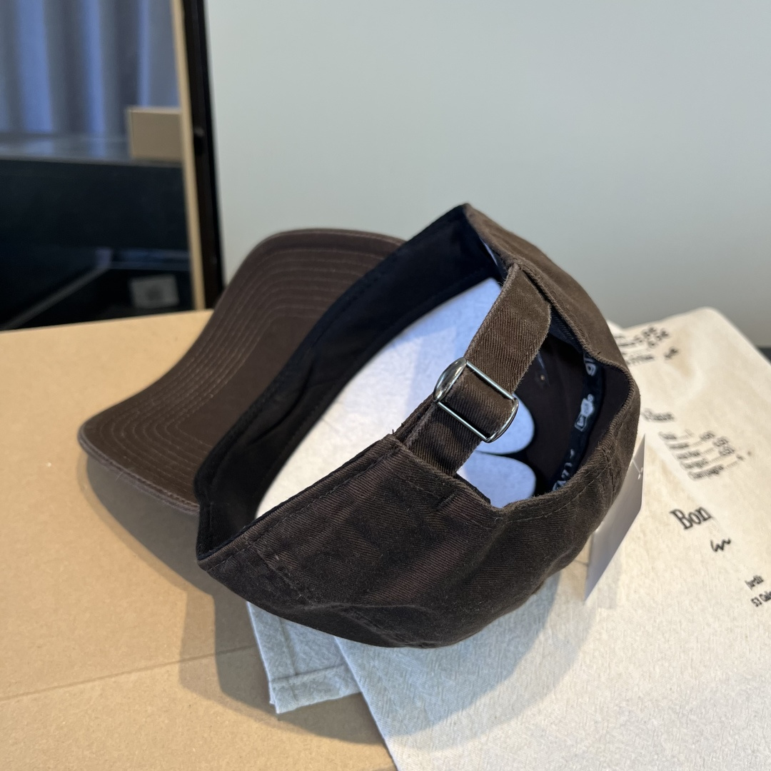 潮牌♥️棒球帽🧢官网新品棒球帽，原单品质火爆来袭 🔥🎩 工艺非常精美 高档大气上档次！低调奢华，方便携带