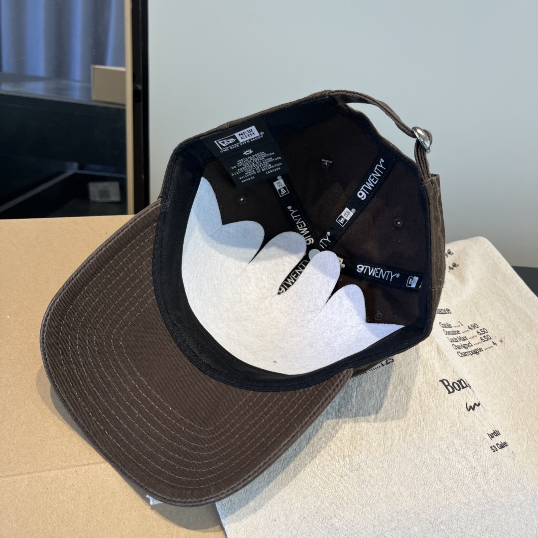 潮牌♥️棒球帽🧢官网新品棒球帽，原单品质火爆来袭 🔥🎩 工艺非常精美 高档大气上档次！低调奢华，方便携带