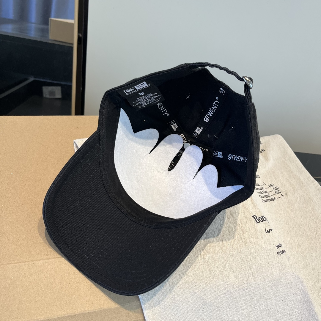 潮牌♥️棒球帽🧢官网新品棒球帽，原单品质火爆来袭 🔥🎩 工艺非常精美 高档大气上档次！低调奢华，方便携带