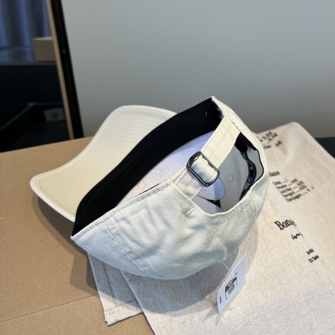 潮牌♥️棒球帽🧢官网新品棒球帽，原单品质火爆来袭 🔥🎩 工艺非常精美 高档大气上档次！低调奢华，方便携带