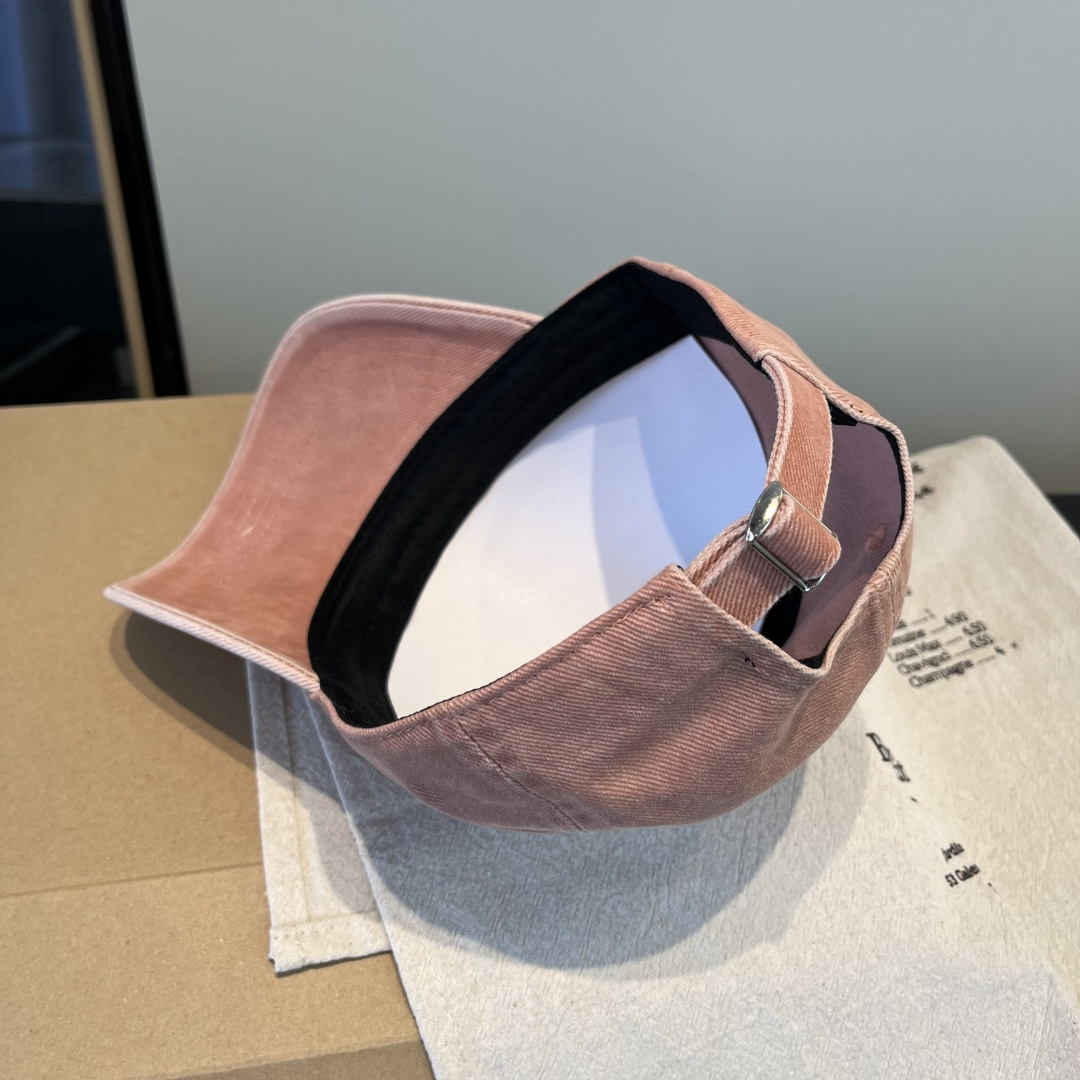 【CELINE赛琳】新款经典休闲潮流款 棒球帽日韩风格，随便搭配都超好看！出门旅游，绝对要入手的一款