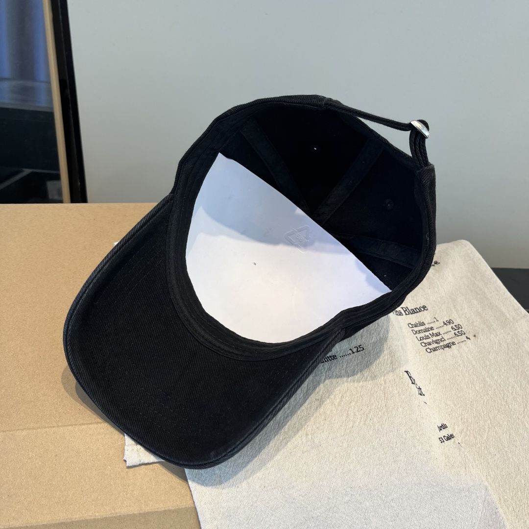 【CELINE赛琳】新款经典休闲潮流款 棒球帽日韩风格，随便搭配都超好看！出门旅游，绝对要入手的一款