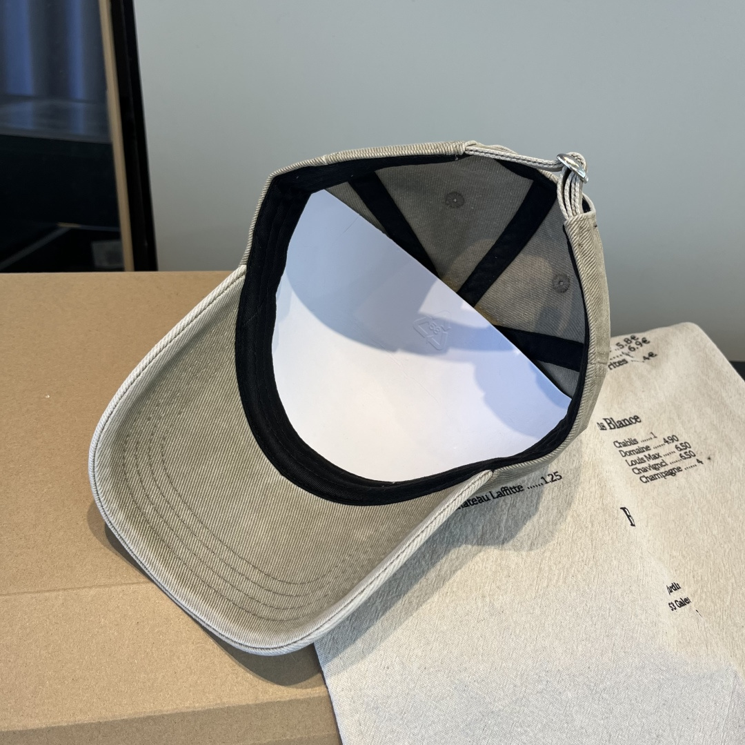 【CELINE赛琳】新款经典休闲潮流款 棒球帽日韩风格，随便搭配都超好看！出门旅游，绝对要入手的一款