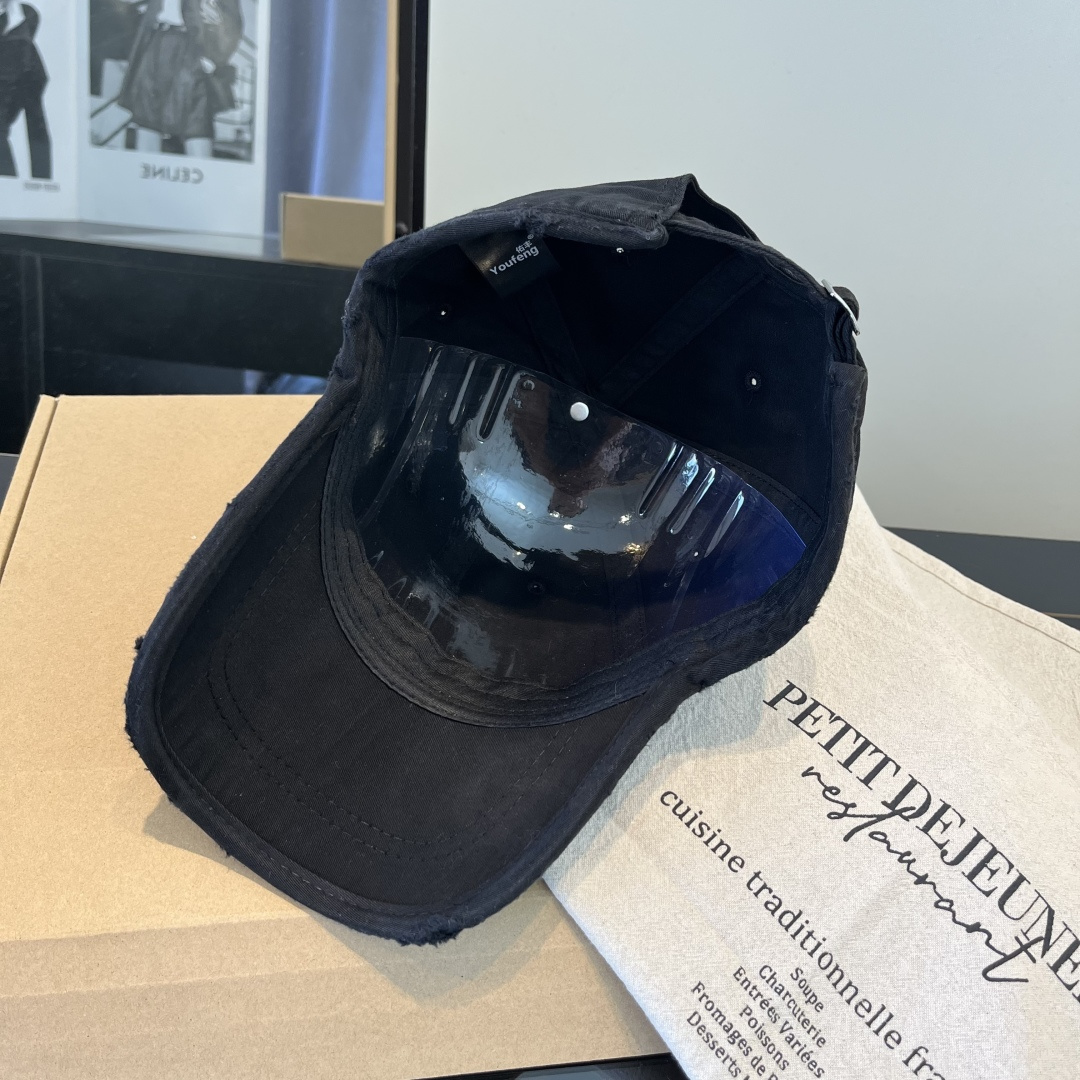 潮牌♥️棒球帽🧢官网新品棒球帽，原单品质火爆来袭 🔥🎩 工艺非常精美 高档大气上档次！低调奢华，方便携带