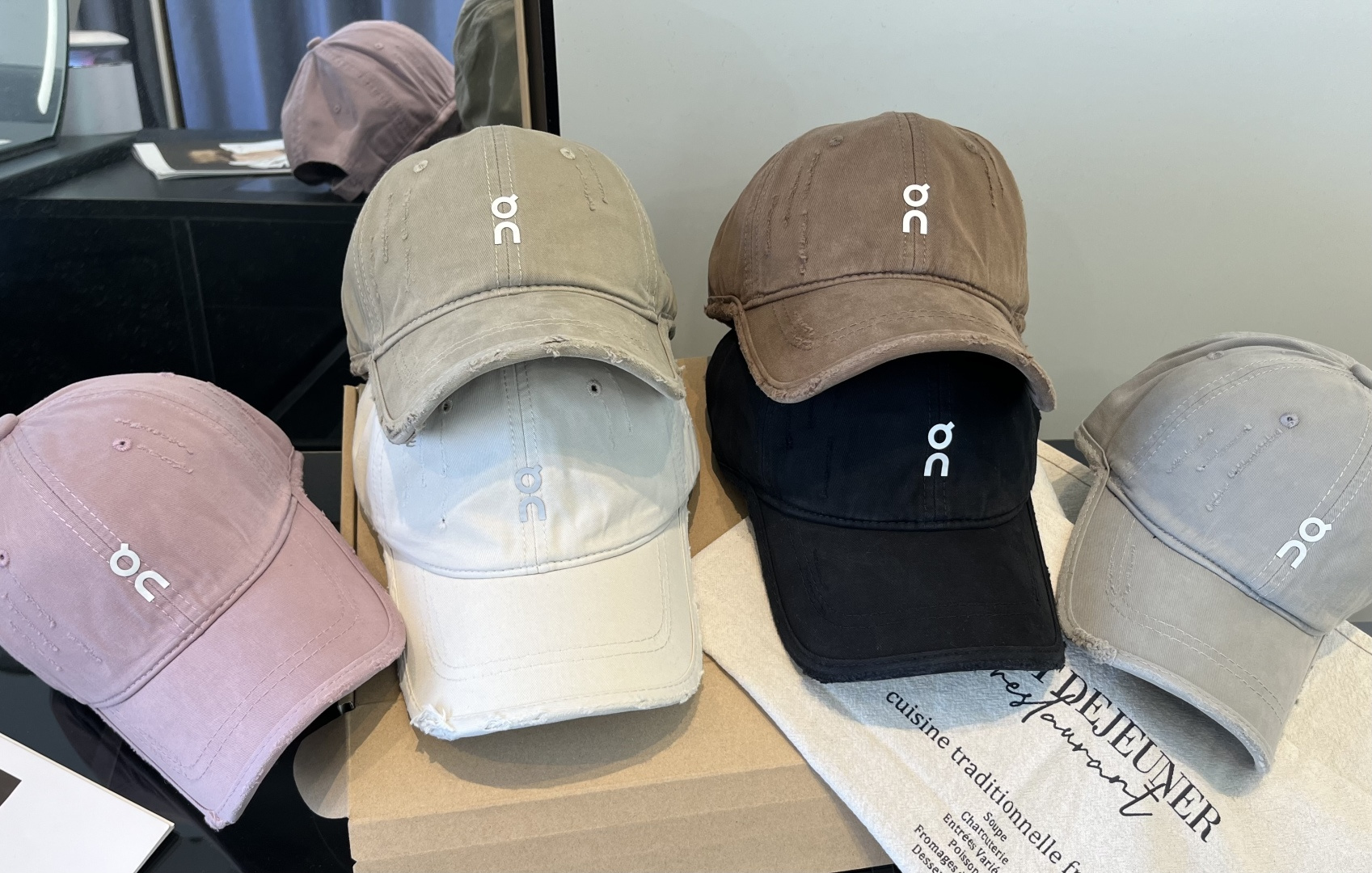 潮牌♥️棒球帽🧢官网新品棒球帽，原单品质火爆来袭 🔥🎩 工艺非常精美 高档大气上档次！低调奢华，方便携带
