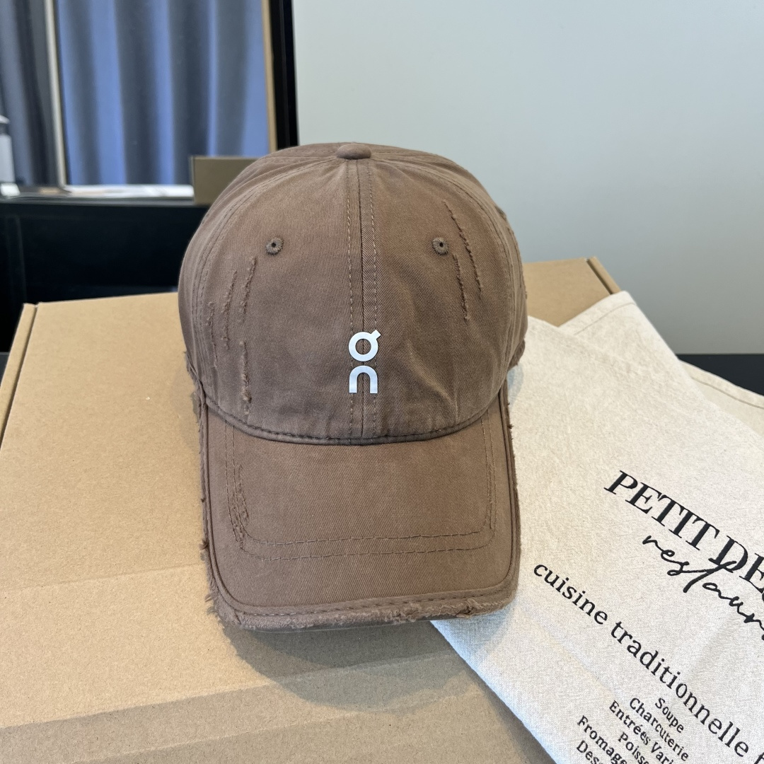 潮牌♥️棒球帽🧢官网新品棒球帽，原单品质火爆来袭 🔥🎩 工艺非常精美 高档大气上档次！低调奢华，方便携带