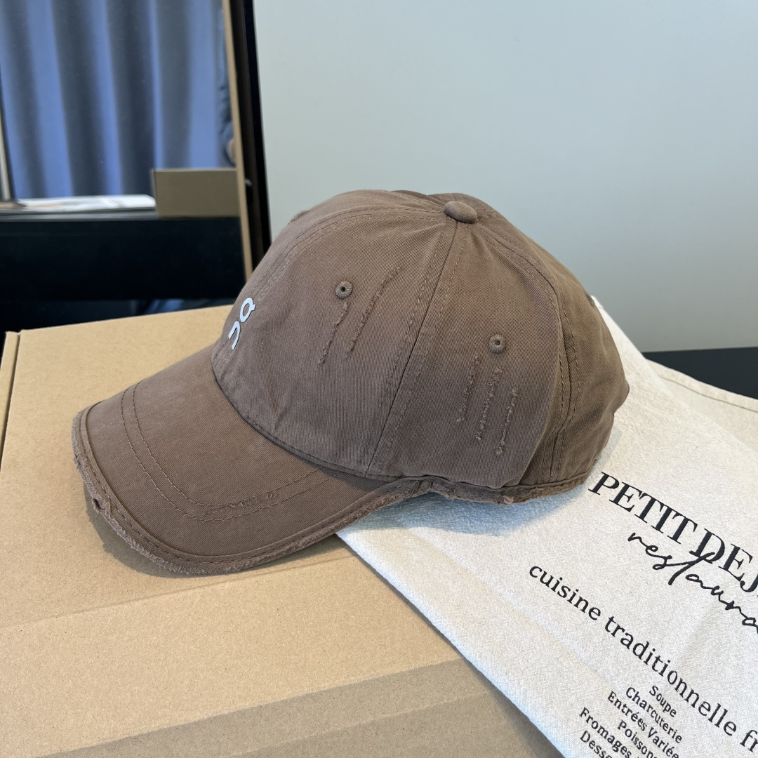 潮牌♥️棒球帽🧢官网新品棒球帽，原单品质火爆来袭 🔥🎩 工艺非常精美 高档大气上档次！低调奢华，方便携带