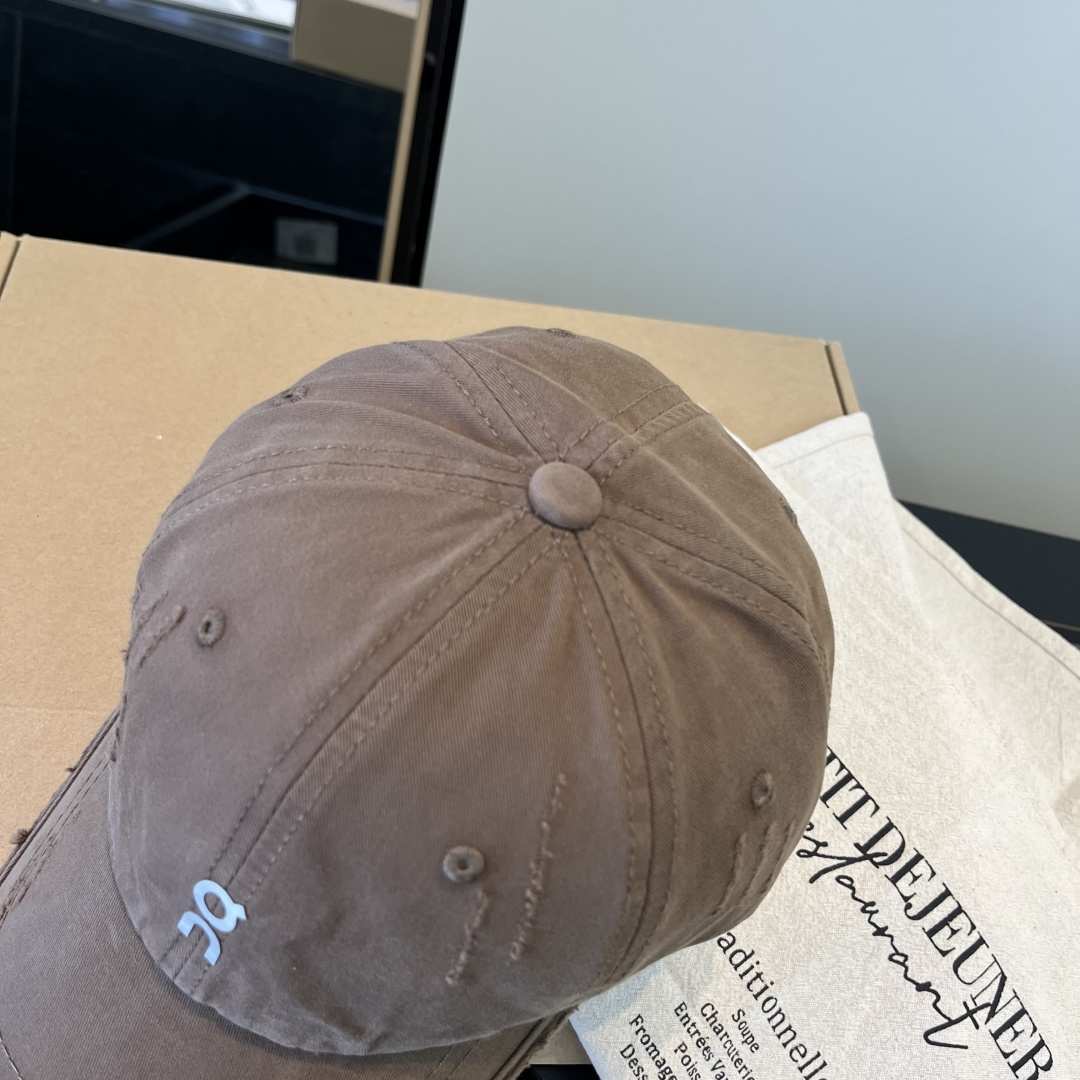 潮牌♥️棒球帽🧢官网新品棒球帽，原单品质火爆来袭 🔥🎩 工艺非常精美 高档大气上档次！低调奢华，方便携带