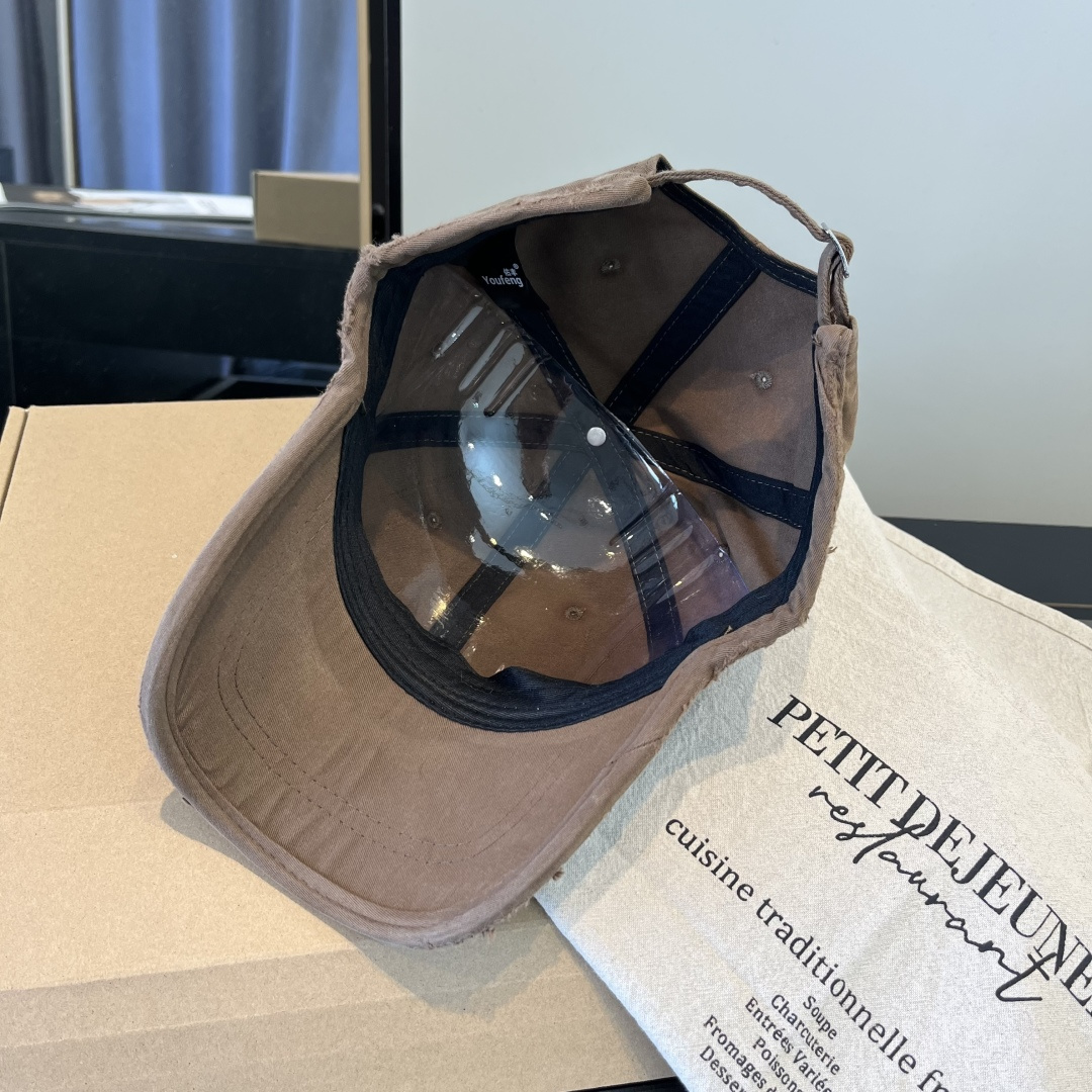 潮牌♥️棒球帽🧢官网新品棒球帽，原单品质火爆来袭 🔥🎩 工艺非常精美 高档大气上档次！低调奢华，方便携带