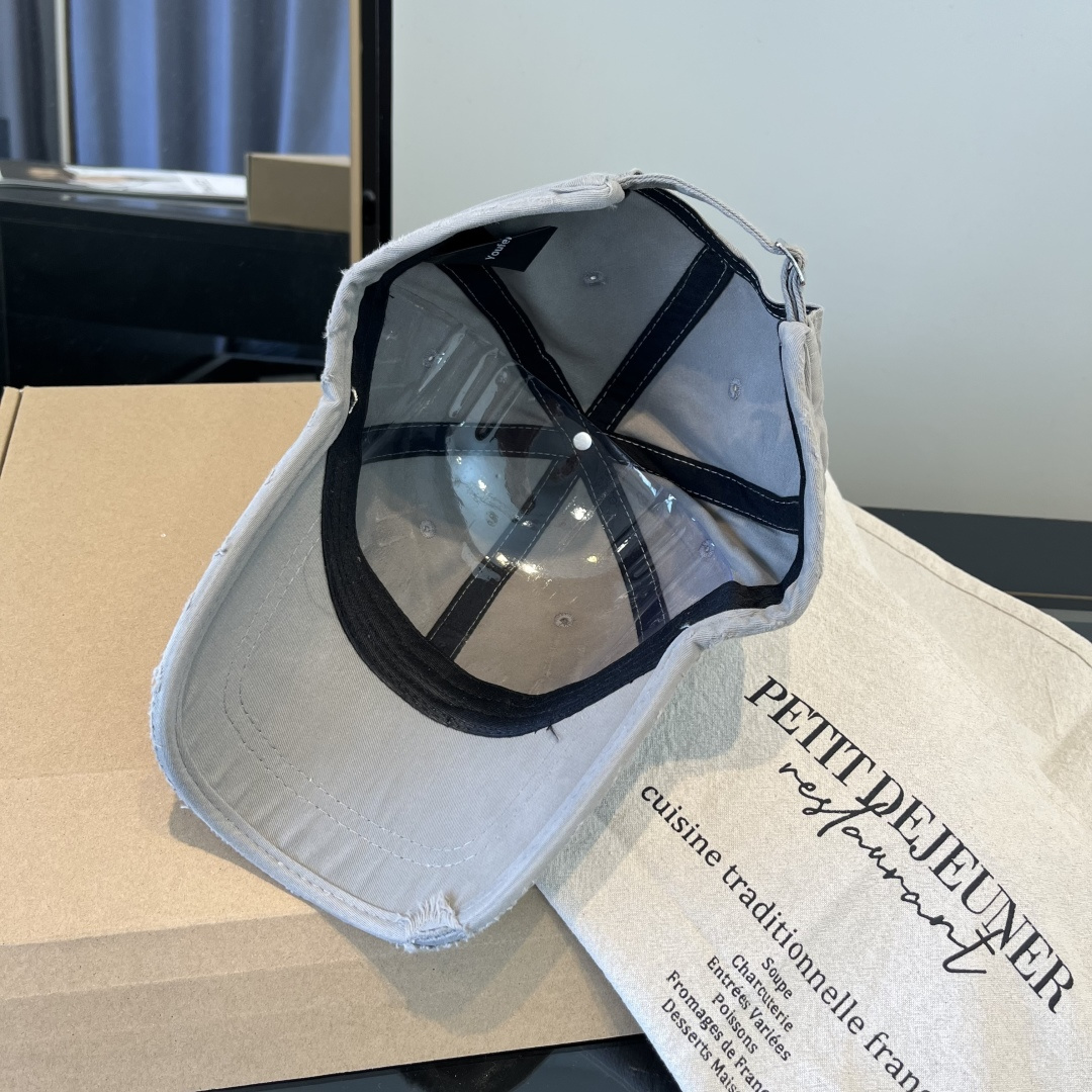 潮牌♥️棒球帽🧢官网新品棒球帽，原单品质火爆来袭 🔥🎩 工艺非常精美 高档大气上档次！低调奢华，方便携带