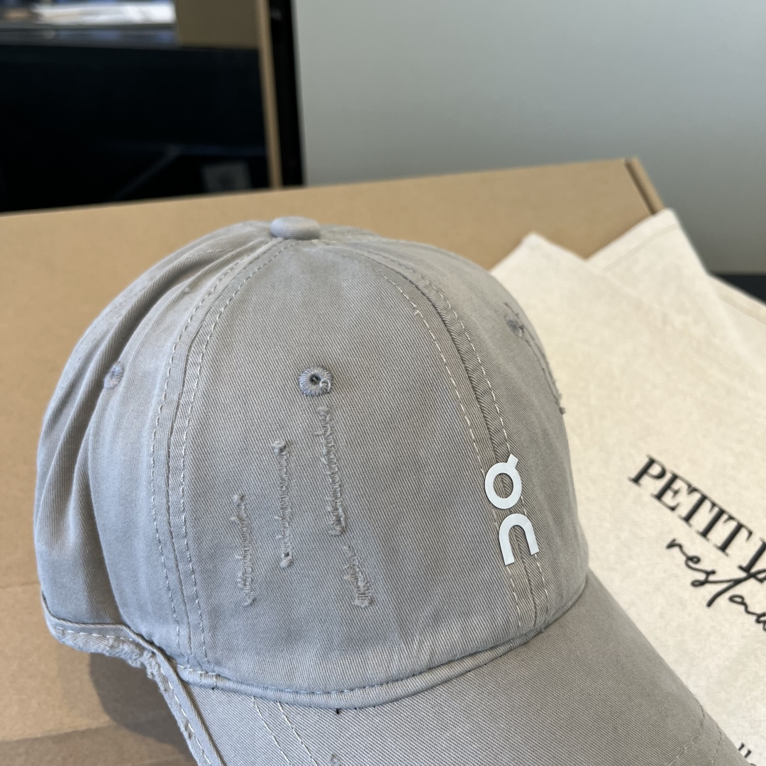 潮牌♥️棒球帽🧢官网新品棒球帽，原单品质火爆来袭 🔥🎩 工艺非常精美 高档大气上档次！低调奢华，方便携带