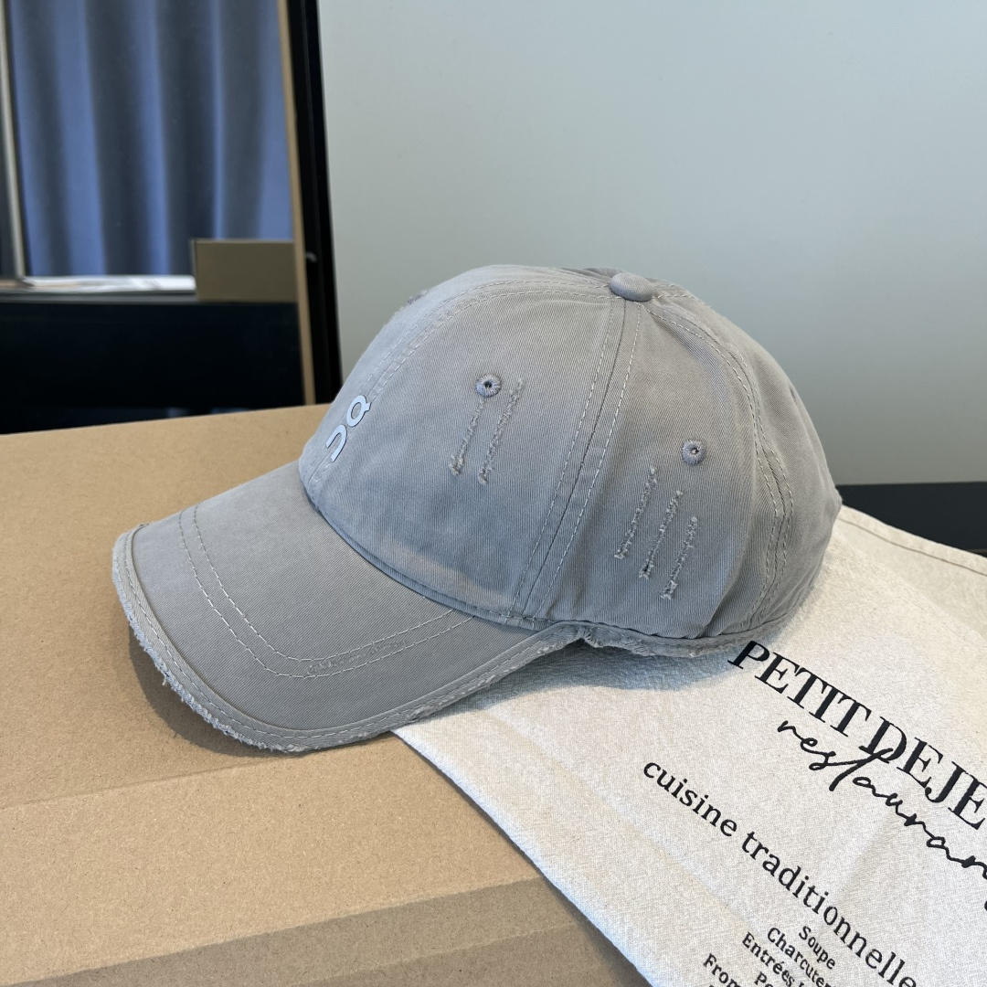 潮牌♥️棒球帽🧢官网新品棒球帽，原单品质火爆来袭 🔥🎩 工艺非常精美 高档大气上档次！低调奢华，方便携带