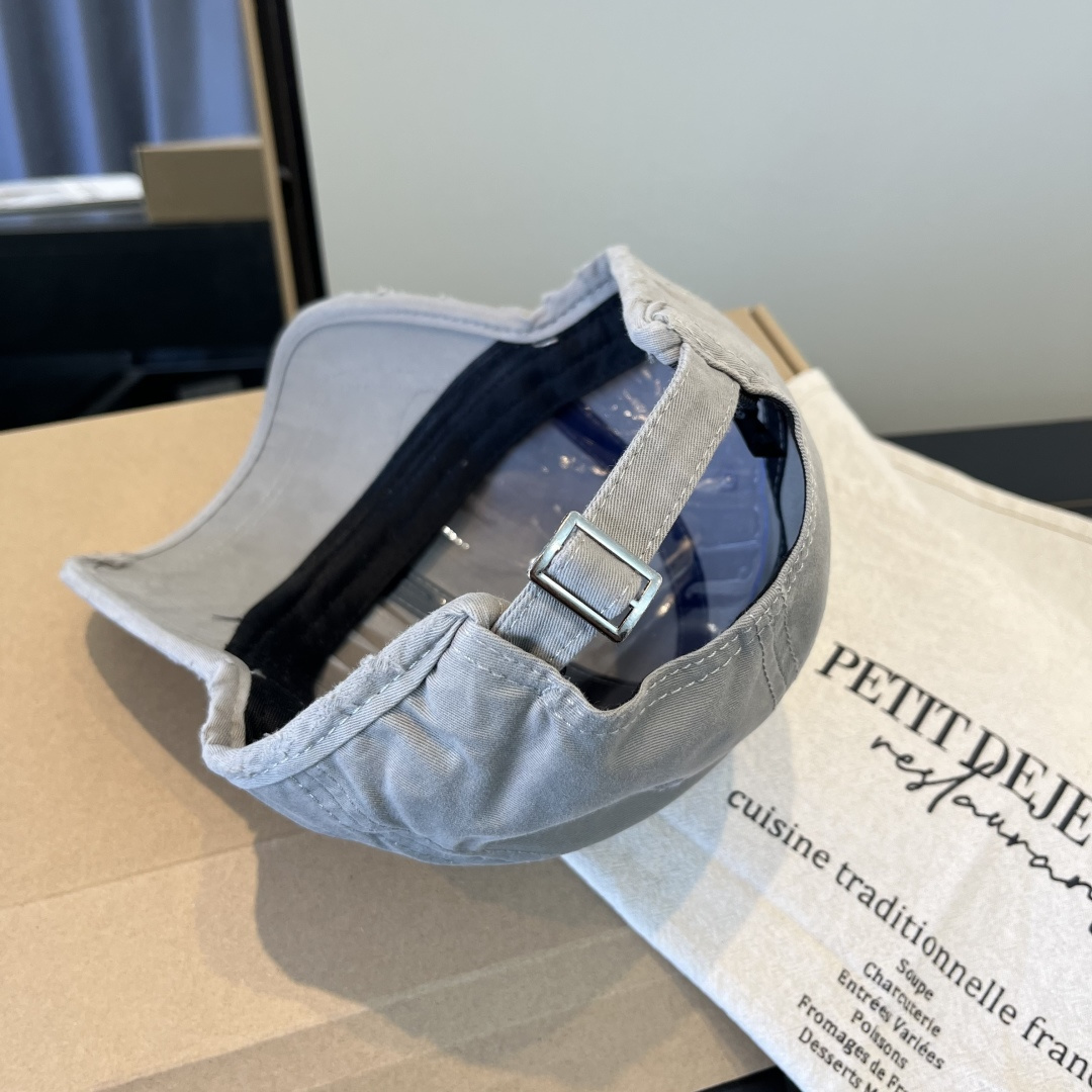 潮牌♥️棒球帽🧢官网新品棒球帽，原单品质火爆来袭 🔥🎩 工艺非常精美 高档大气上档次！低调奢华，方便携带