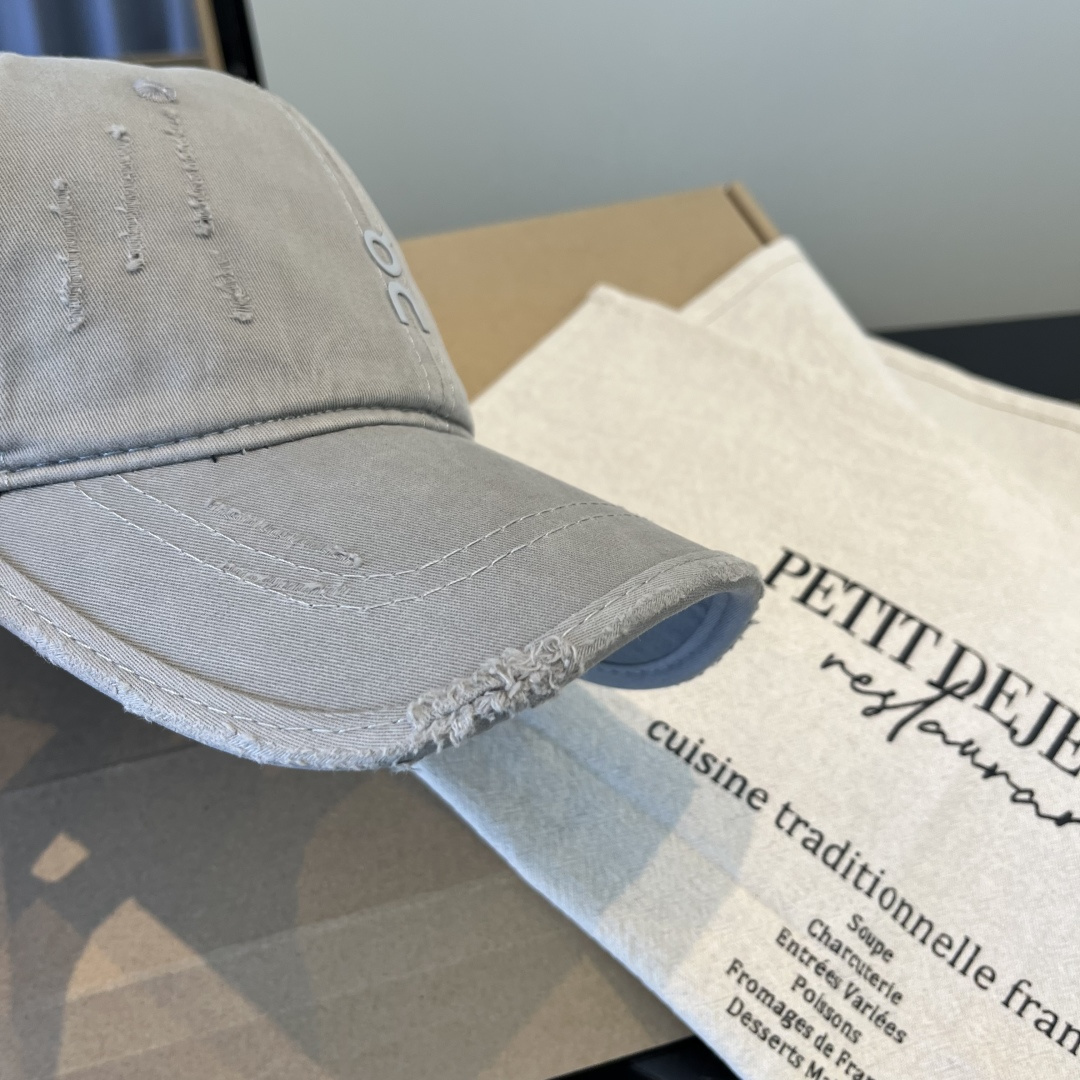 潮牌♥️棒球帽🧢官网新品棒球帽，原单品质火爆来袭 🔥🎩 工艺非常精美 高档大气上档次！低调奢华，方便携带