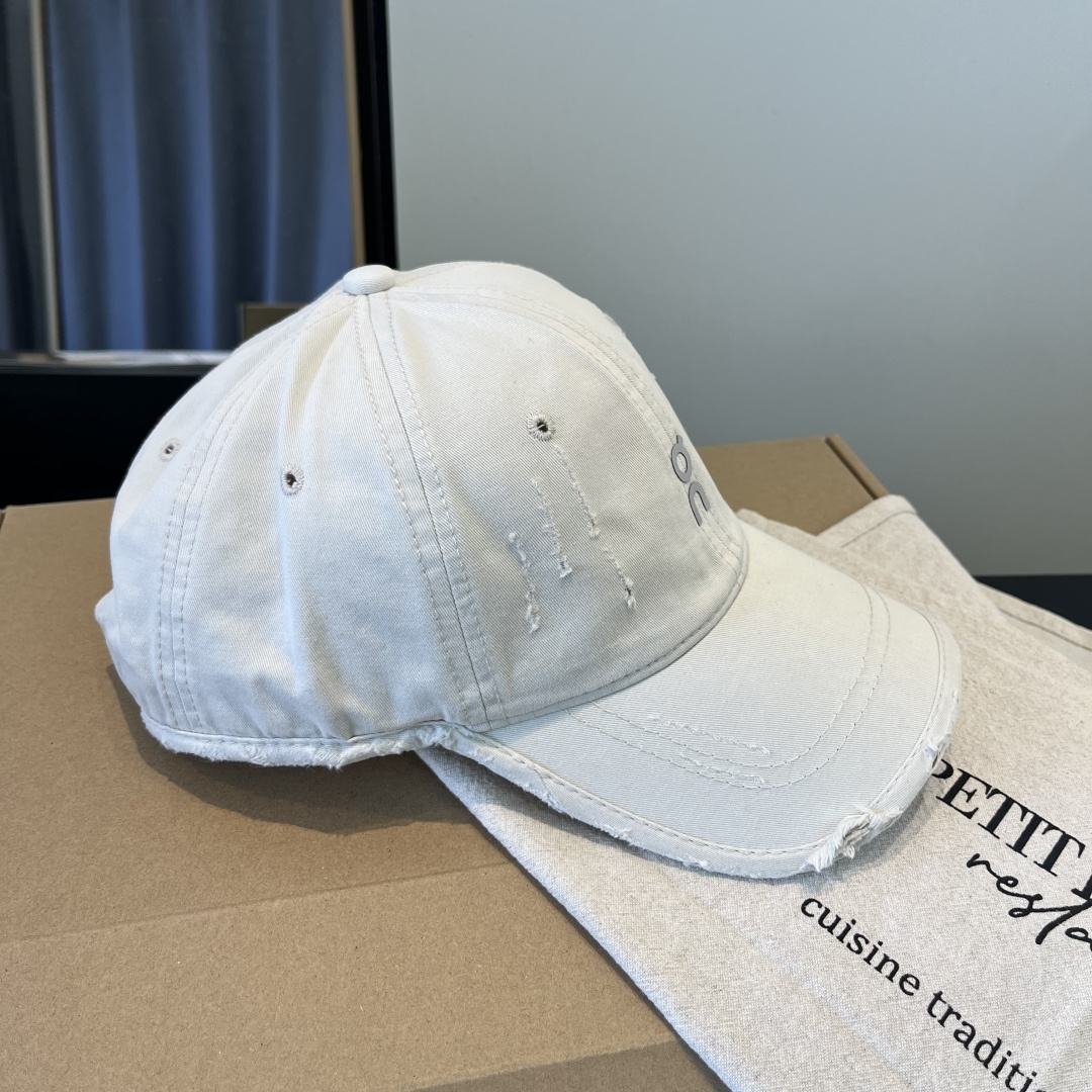 潮牌♥️棒球帽🧢官网新品棒球帽，原单品质火爆来袭 🔥🎩 工艺非常精美 高档大气上档次！低调奢华，方便携带