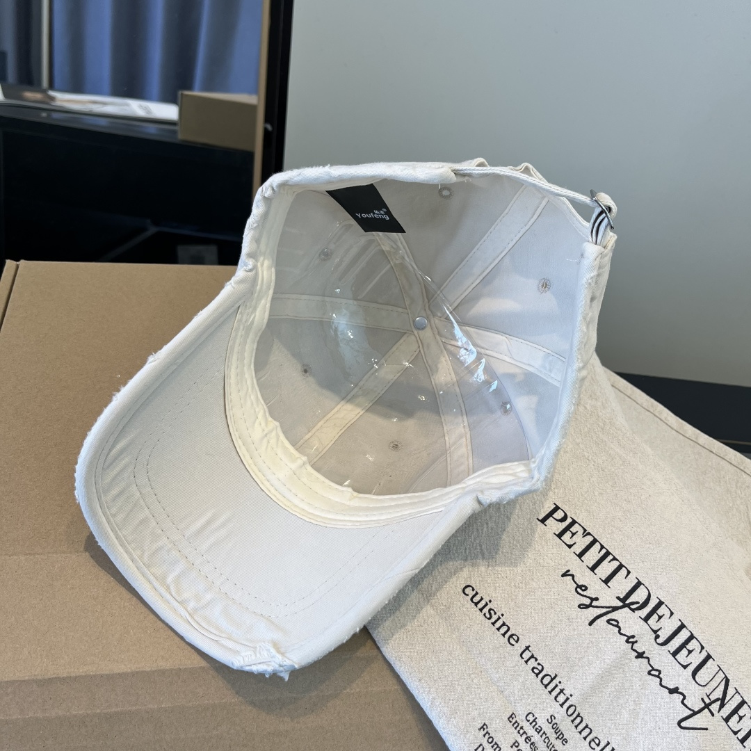 潮牌♥️棒球帽🧢官网新品棒球帽，原单品质火爆来袭 🔥🎩 工艺非常精美 高档大气上档次！低调奢华，方便携带
