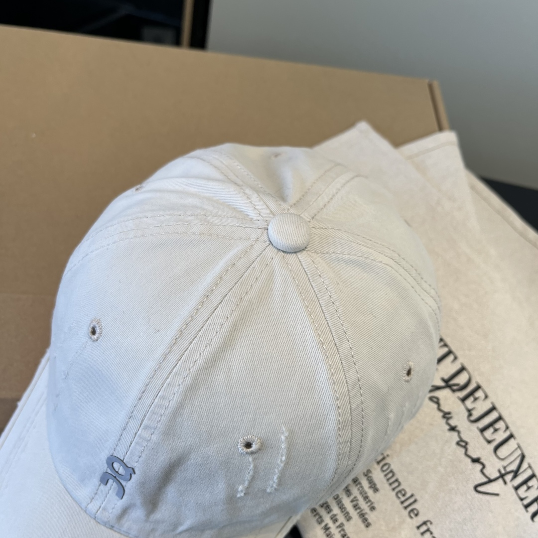 潮牌♥️棒球帽🧢官网新品棒球帽，原单品质火爆来袭 🔥🎩 工艺非常精美 高档大气上档次！低调奢华，方便携带