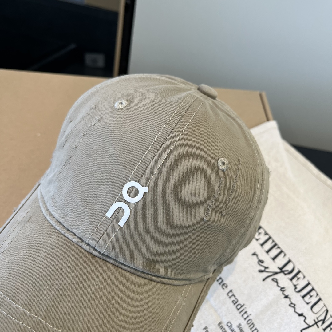 潮牌♥️棒球帽🧢官网新品棒球帽，原单品质火爆来袭 🔥🎩 工艺非常精美 高档大气上档次！低调奢华，方便携带