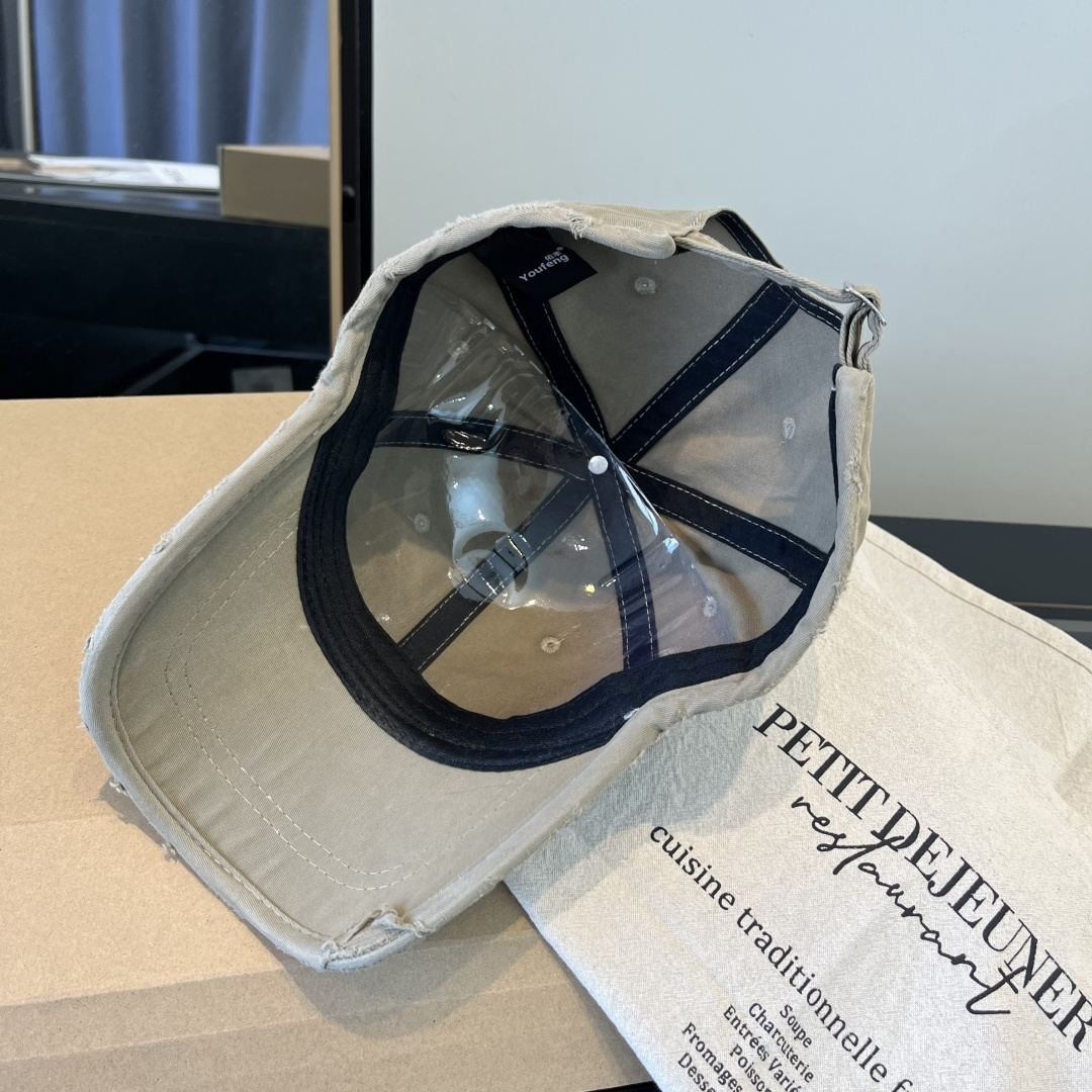 潮牌♥️棒球帽🧢官网新品棒球帽，原单品质火爆来袭 🔥🎩 工艺非常精美 高档大气上档次！低调奢华，方便携带