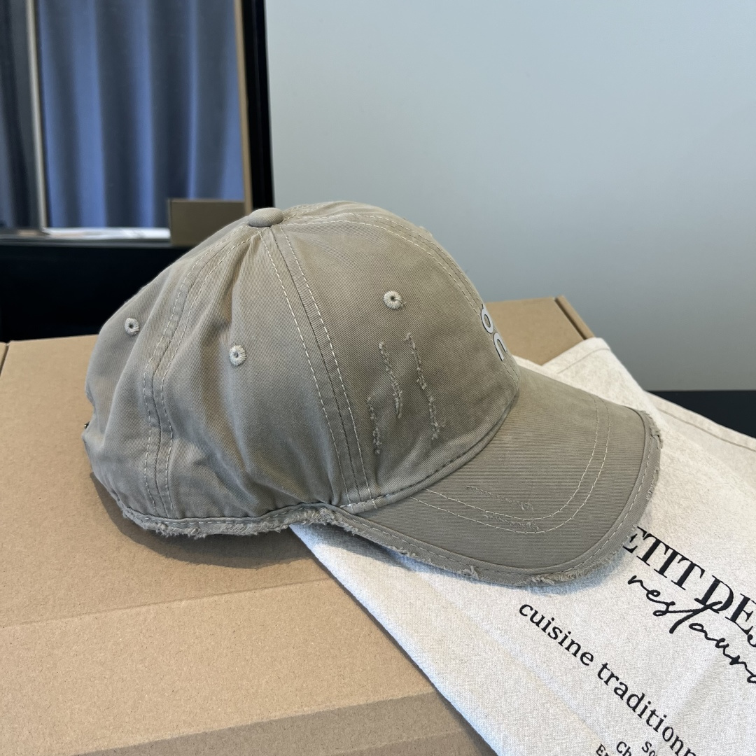 潮牌♥️棒球帽🧢官网新品棒球帽，原单品质火爆来袭 🔥🎩 工艺非常精美 高档大气上档次！低调奢华，方便携带