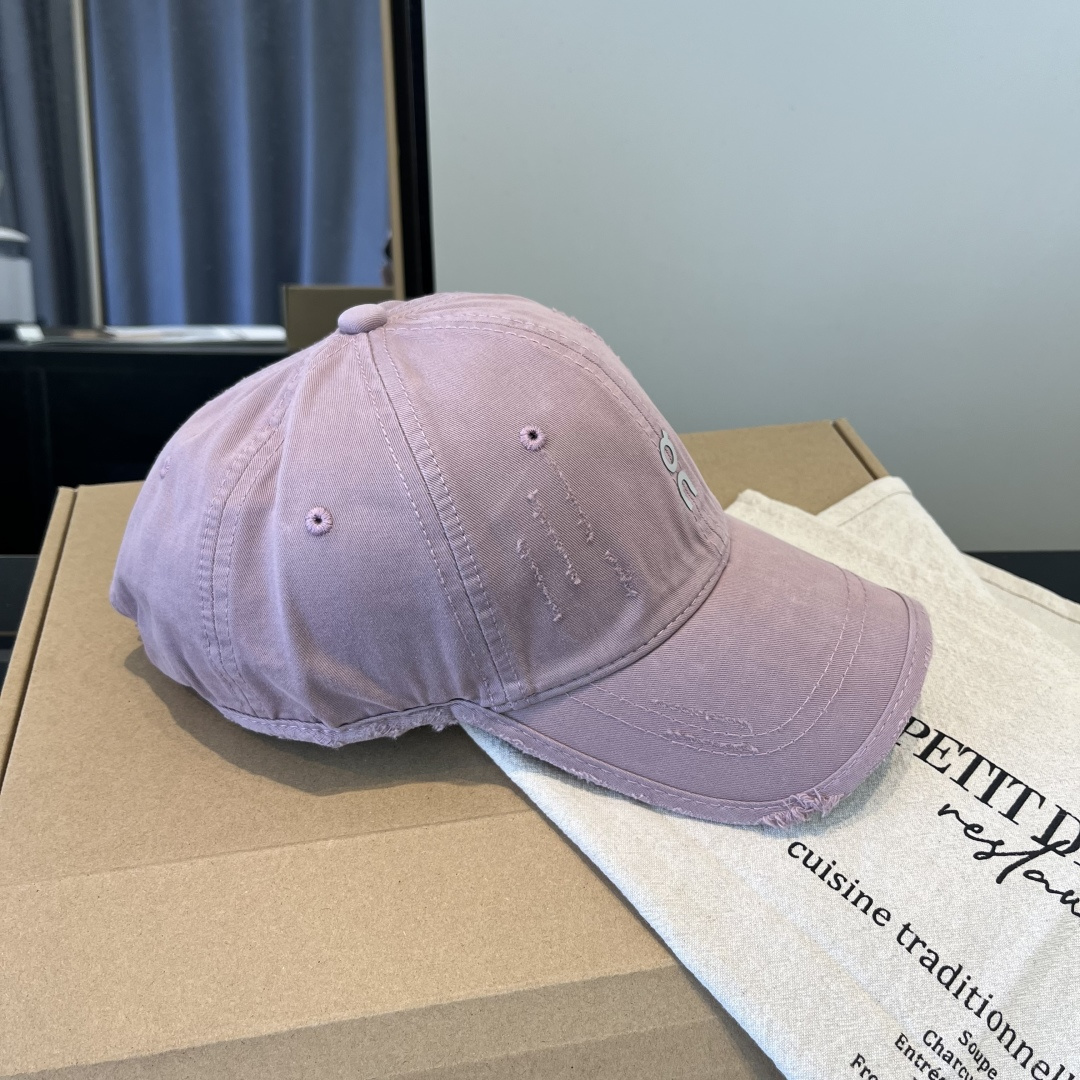 潮牌♥️棒球帽🧢官网新品棒球帽，原单品质火爆来袭 🔥🎩 工艺非常精美 高档大气上档次！低调奢华，方便携带