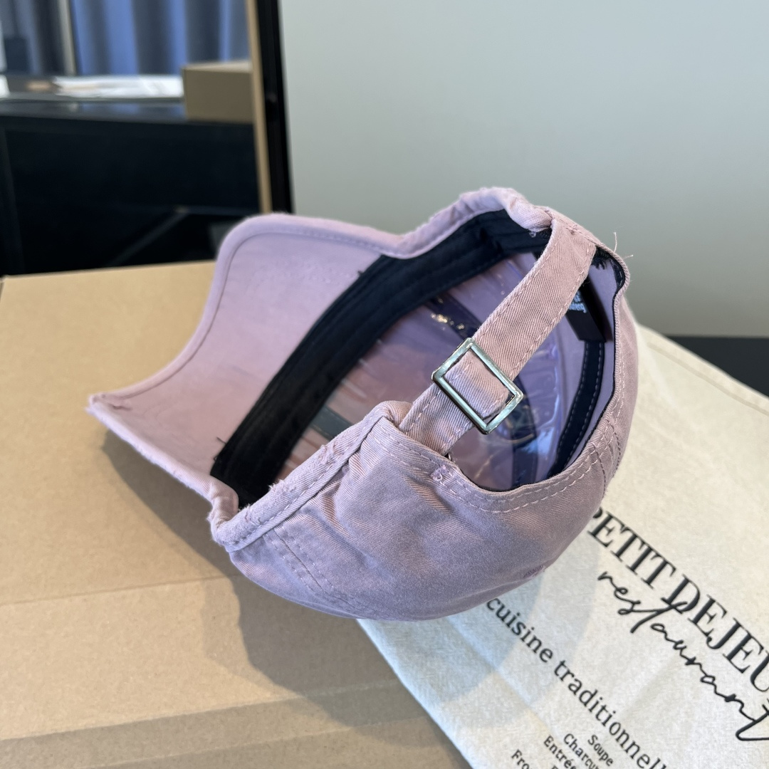 潮牌♥️棒球帽🧢官网新品棒球帽，原单品质火爆来袭 🔥🎩 工艺非常精美 高档大气上档次！低调奢华，方便携带