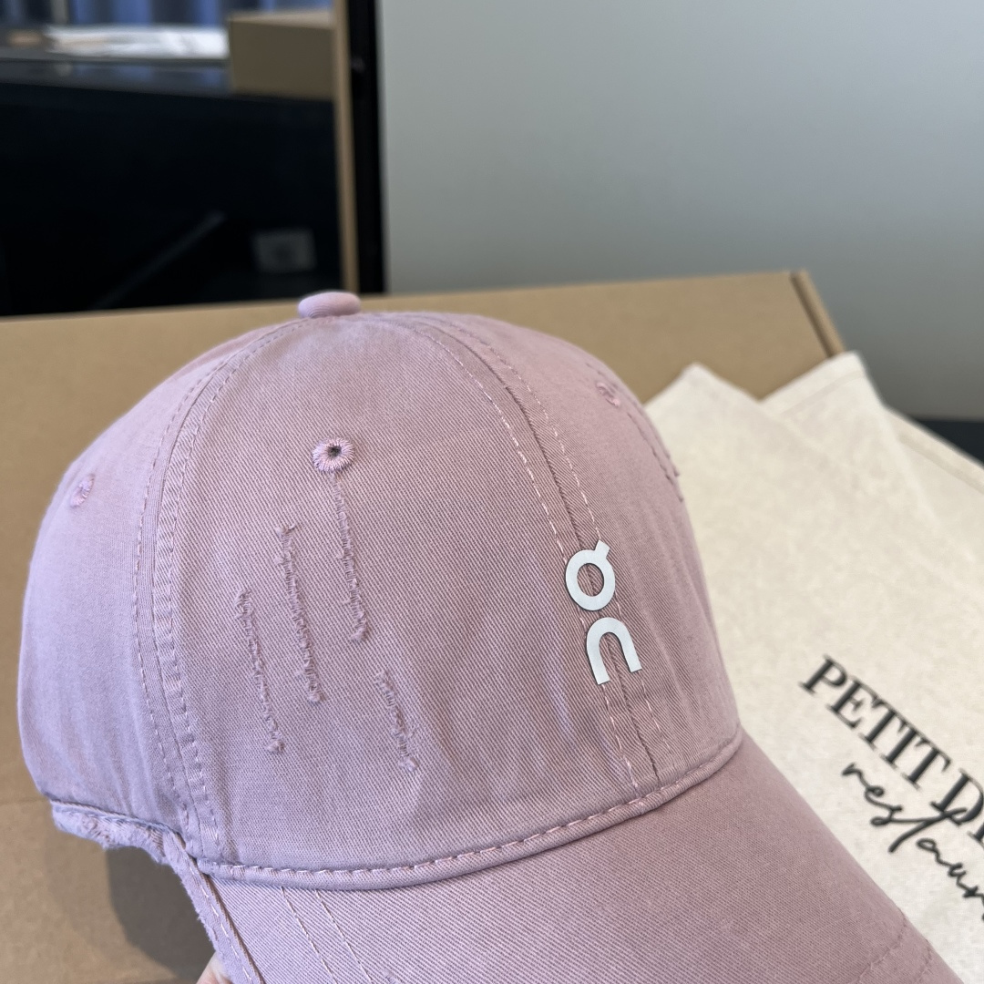 潮牌♥️棒球帽🧢官网新品棒球帽，原单品质火爆来袭 🔥🎩 工艺非常精美 高档大气上档次！低调奢华，方便携带