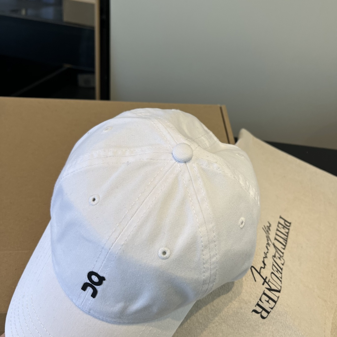潮牌♥️棒球帽🧢官网新品棒球帽，原单品质火爆来袭 🔥🎩 工艺非常精美 高档大气上档次！低调奢华，方便携带