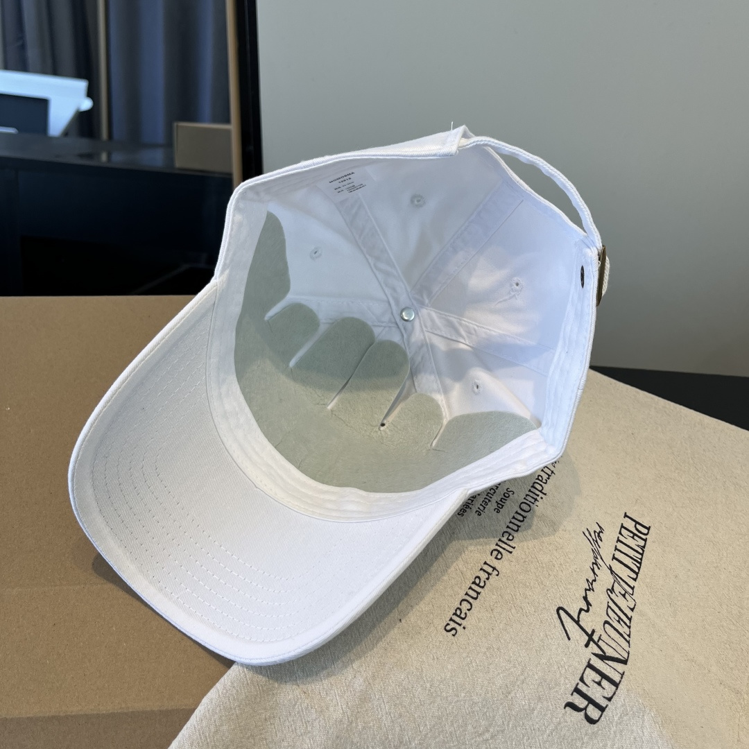 潮牌♥️棒球帽🧢官网新品棒球帽，原单品质火爆来袭 🔥🎩 工艺非常精美 高档大气上档次！低调奢华，方便携带
