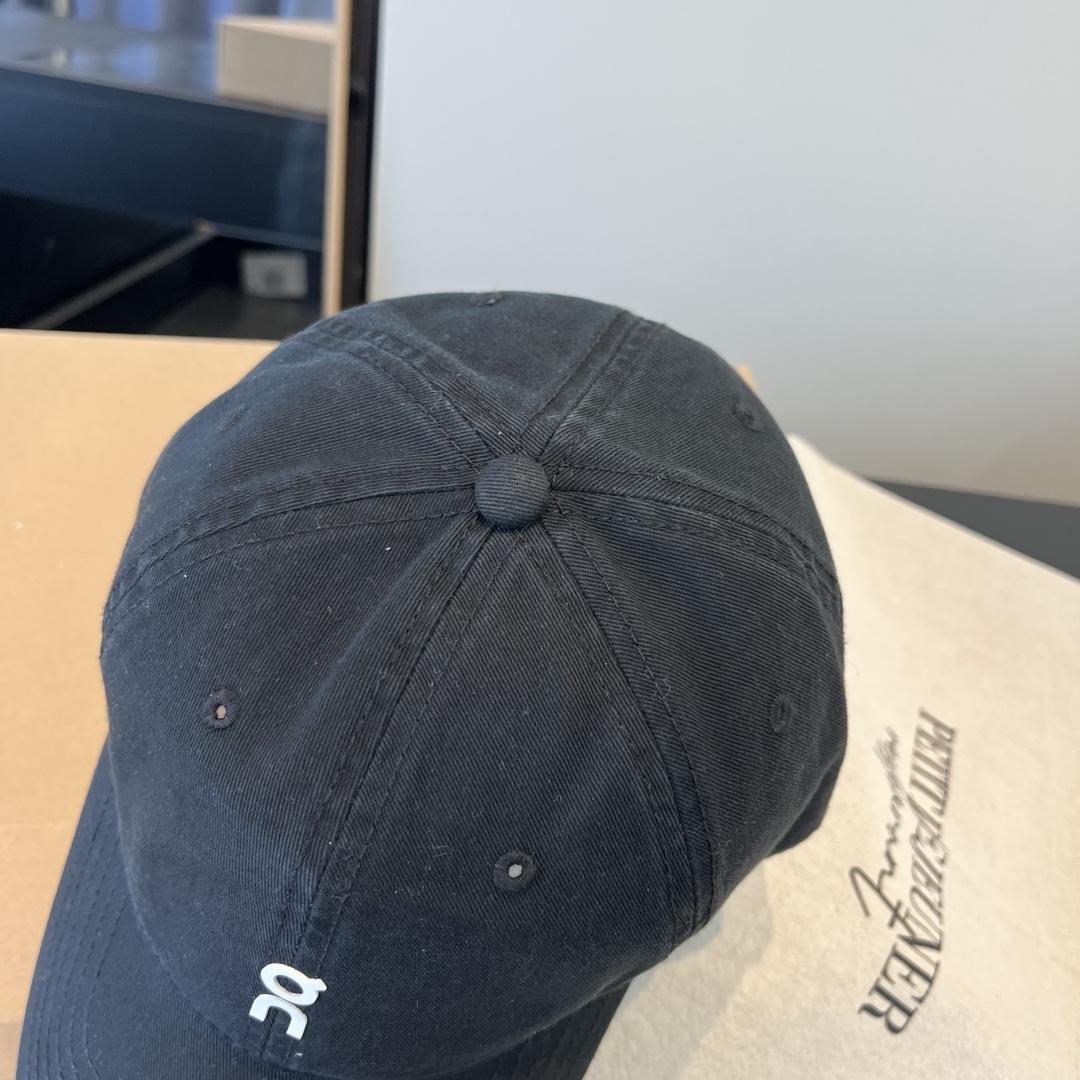 潮牌♥️棒球帽🧢官网新品棒球帽，原单品质火爆来袭 🔥🎩 工艺非常精美 高档大气上档次！低调奢华，方便携带