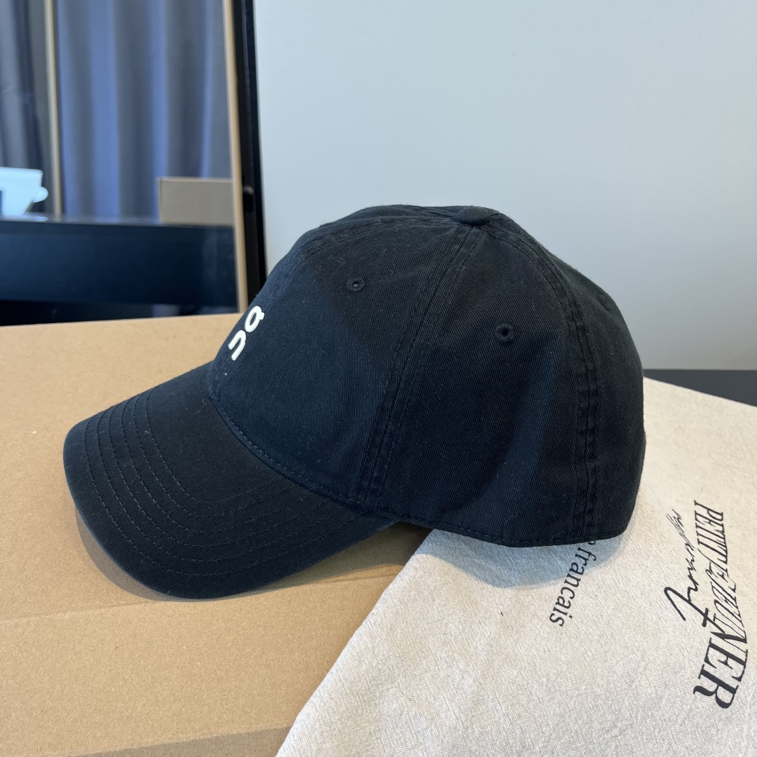 潮牌♥️棒球帽🧢官网新品棒球帽，原单品质火爆来袭 🔥🎩 工艺非常精美 高档大气上档次！低调奢华，方便携带