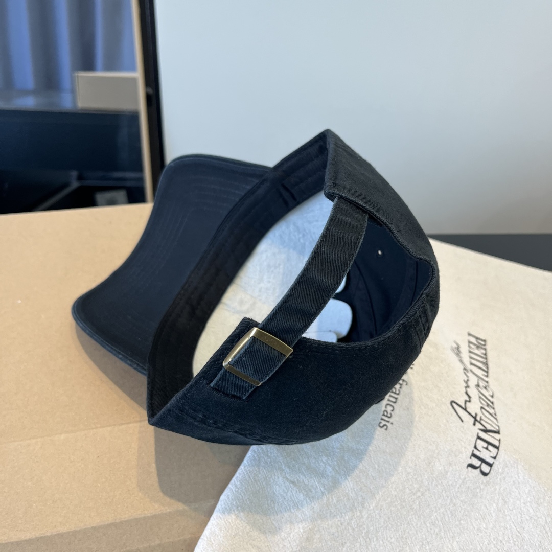 潮牌♥️棒球帽🧢官网新品棒球帽，原单品质火爆来袭 🔥🎩 工艺非常精美 高档大气上档次！低调奢华，方便携带