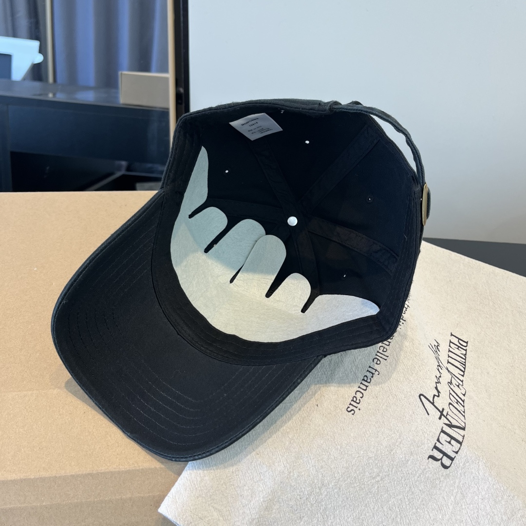 潮牌♥️棒球帽🧢官网新品棒球帽，原单品质火爆来袭 🔥🎩 工艺非常精美 高档大气上档次！低调奢华，方便携带