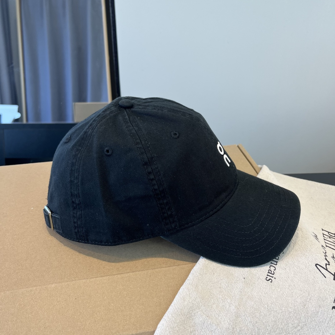 潮牌♥️棒球帽🧢官网新品棒球帽，原单品质火爆来袭 🔥🎩 工艺非常精美 高档大气上档次！低调奢华，方便携带