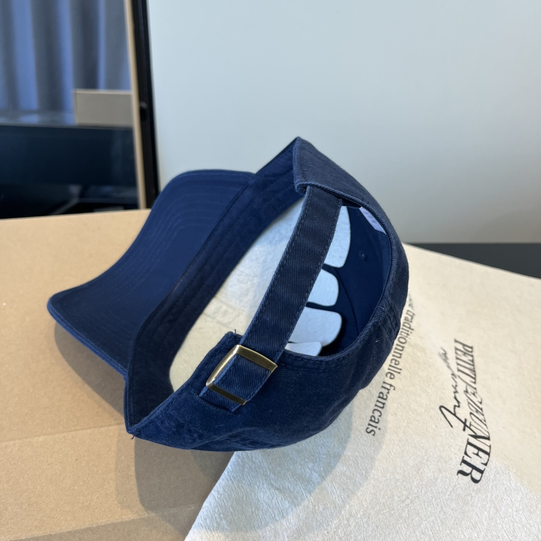 潮牌♥️棒球帽🧢官网新品棒球帽，原单品质火爆来袭 🔥🎩 工艺非常精美 高档大气上档次！低调奢华，方便携带