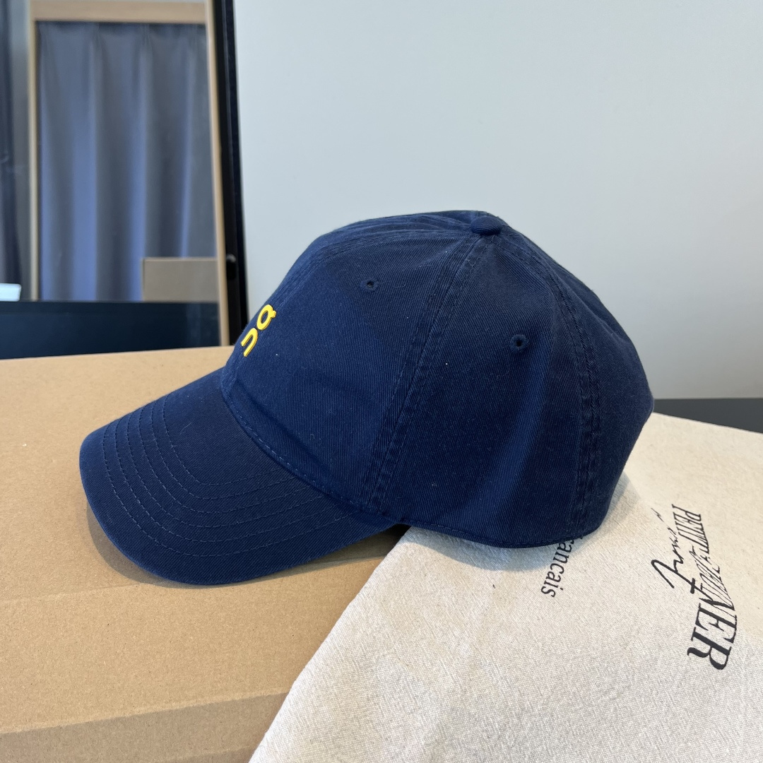 潮牌♥️棒球帽🧢官网新品棒球帽，原单品质火爆来袭 🔥🎩 工艺非常精美 高档大气上档次！低调奢华，方便携带