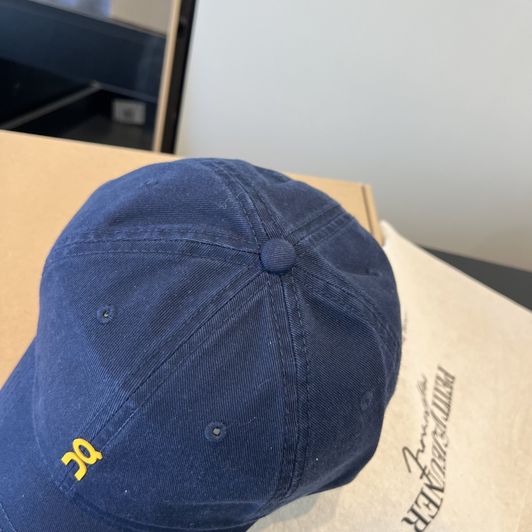 潮牌♥️棒球帽🧢官网新品棒球帽，原单品质火爆来袭 🔥🎩 工艺非常精美 高档大气上档次！低调奢华，方便携带