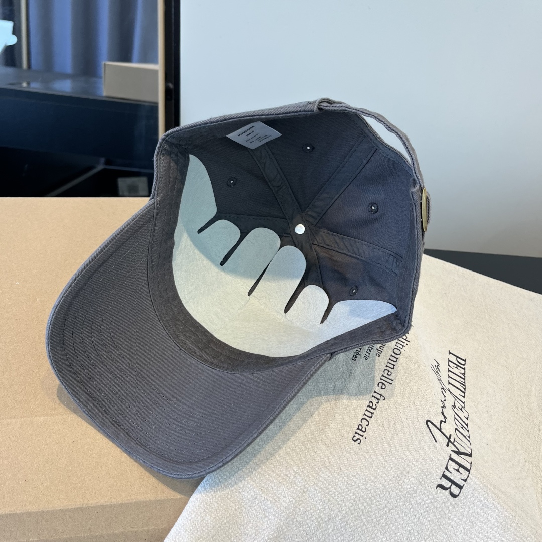 潮牌♥️棒球帽🧢官网新品棒球帽，原单品质火爆来袭 🔥🎩 工艺非常精美 高档大气上档次！低调奢华，方便携带