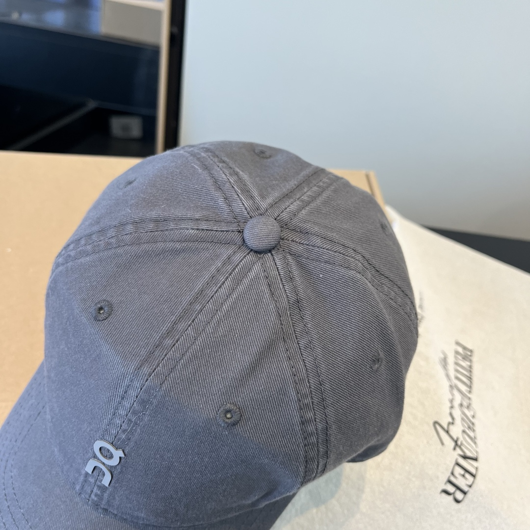 潮牌♥️棒球帽🧢官网新品棒球帽，原单品质火爆来袭 🔥🎩 工艺非常精美 高档大气上档次！低调奢华，方便携带