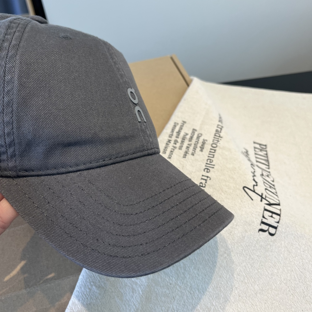 潮牌♥️棒球帽🧢官网新品棒球帽，原单品质火爆来袭 🔥🎩 工艺非常精美 高档大气上档次！低调奢华，方便携带