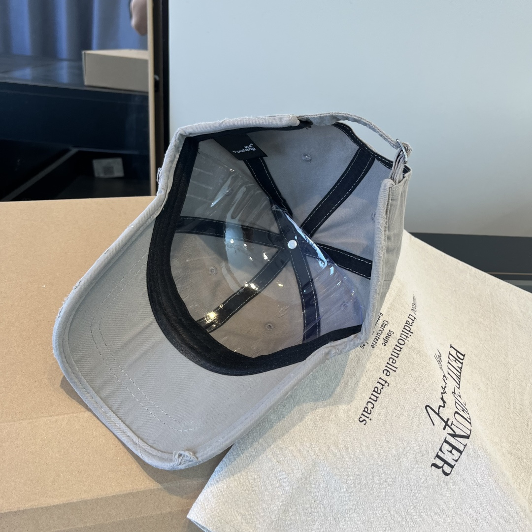 潮牌♥️棒球帽🧢官网新品棒球帽，原单品质火爆来袭 🔥🎩 工艺非常精美 高档大气上档次！低调奢华，方便携带