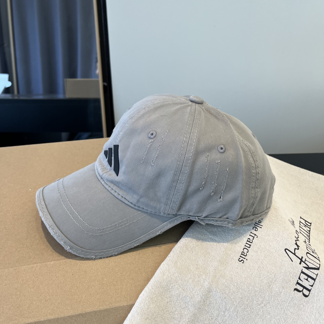 潮牌♥️棒球帽🧢官网新品棒球帽，原单品质火爆来袭 🔥🎩 工艺非常精美 高档大气上档次！低调奢华，方便携带